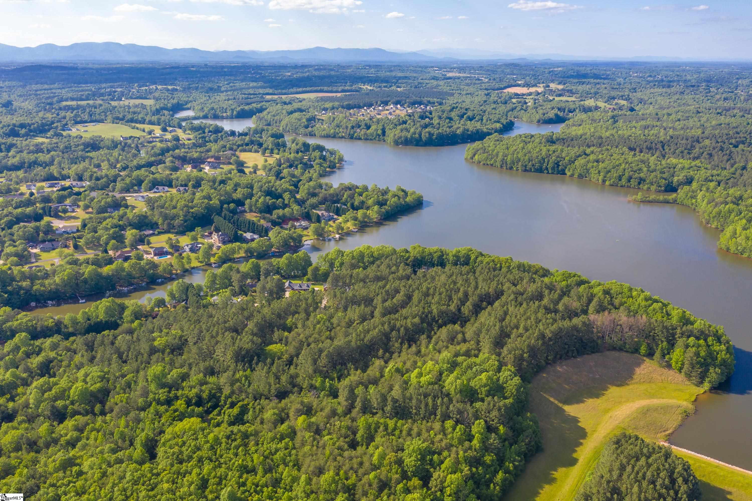 355 Gibbs Road Wellford, SC 29385