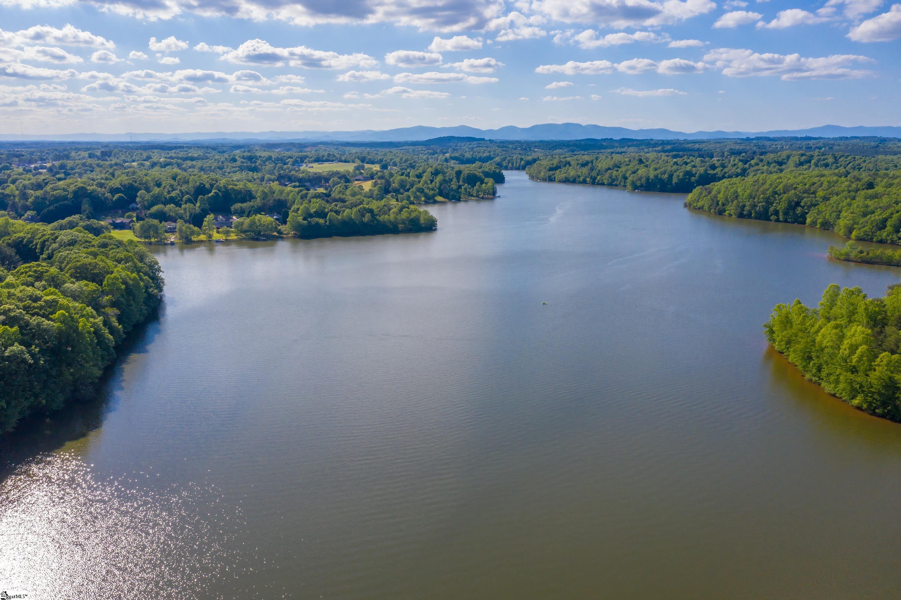 355 Gibbs Road Wellford, SC 29385