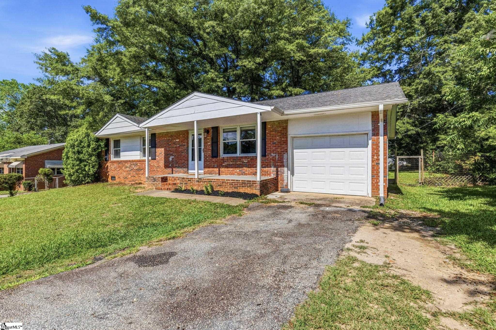 711 Hellams Street Fountain Inn, SC 29644