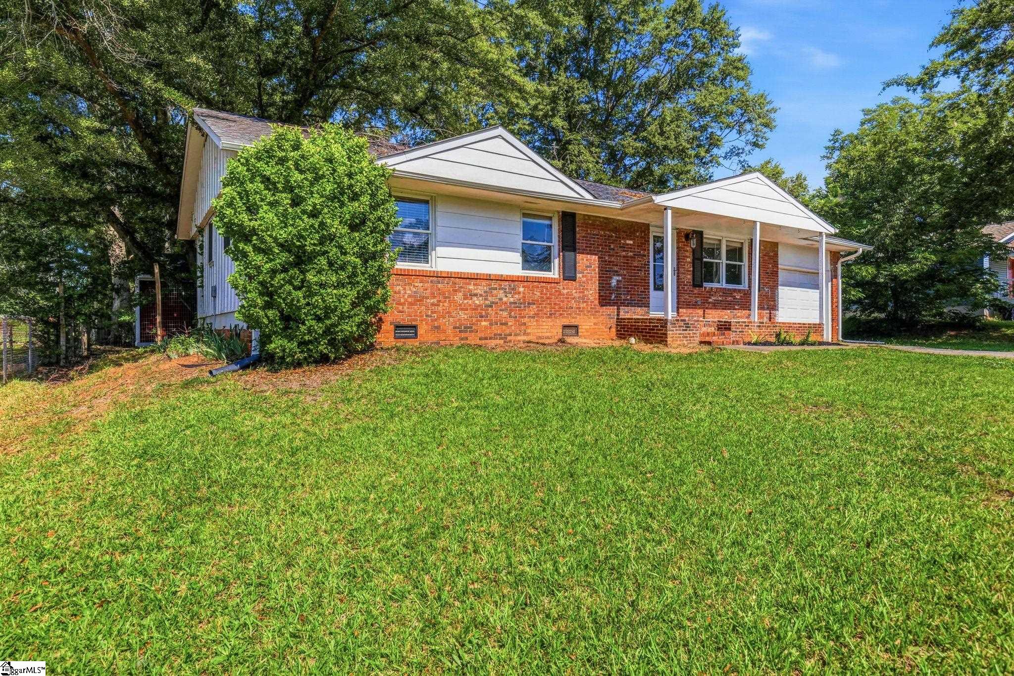 711 Hellams Street Fountain Inn, SC 29644