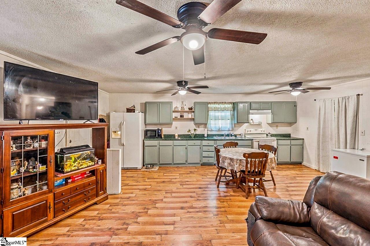 240 Canady Road Wellford, SC 29385