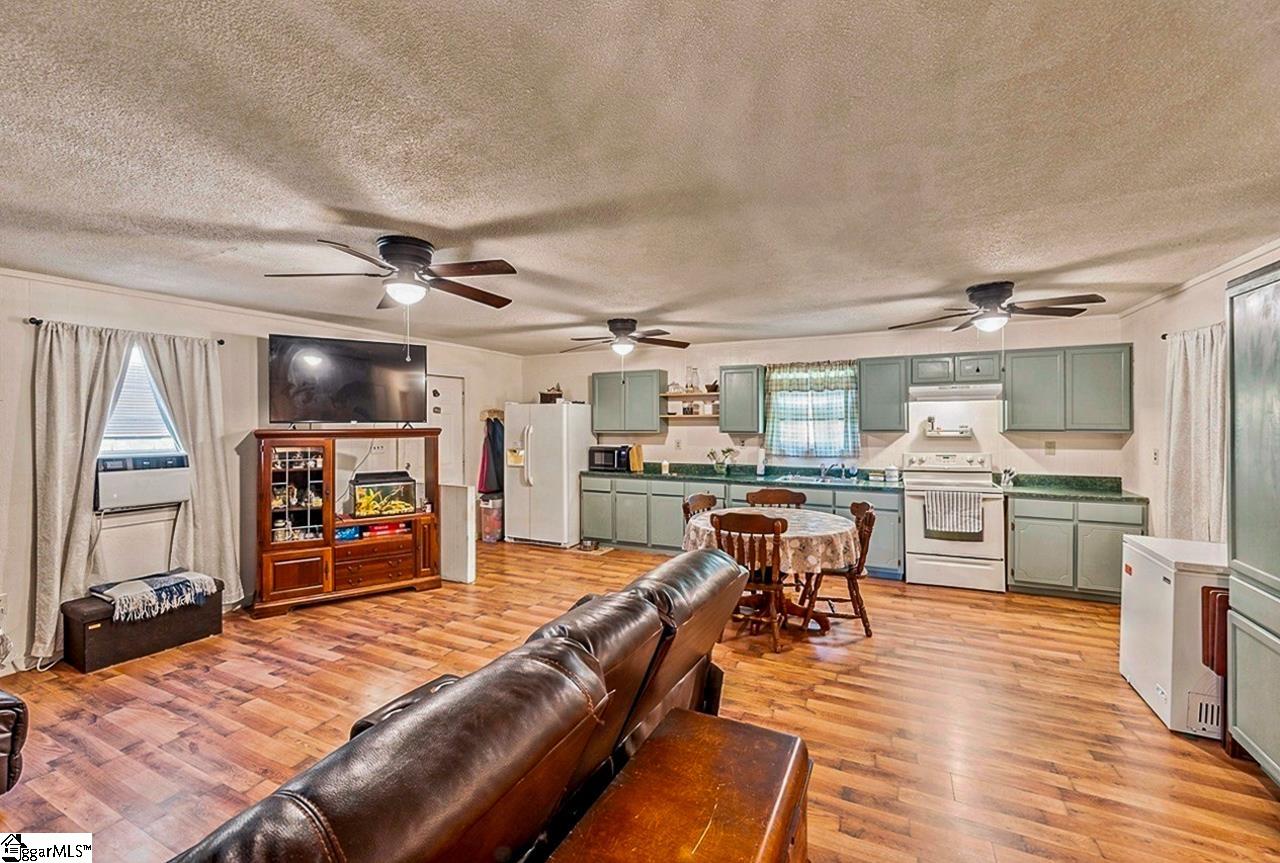 240 Canady Road Wellford, SC 29385