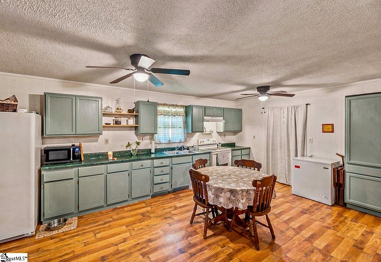 240 Canady Road Wellford, SC 29385