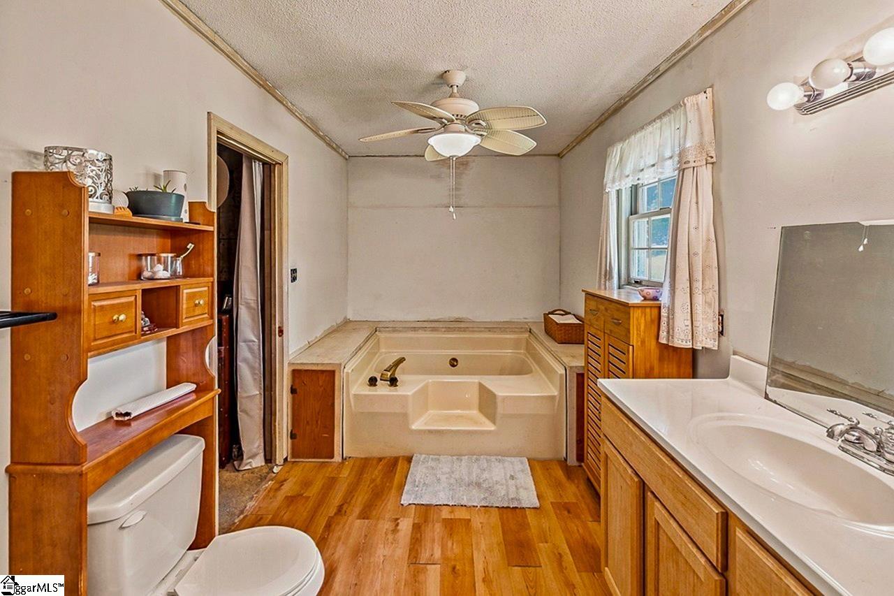 240 Canady Road Wellford, SC 29385