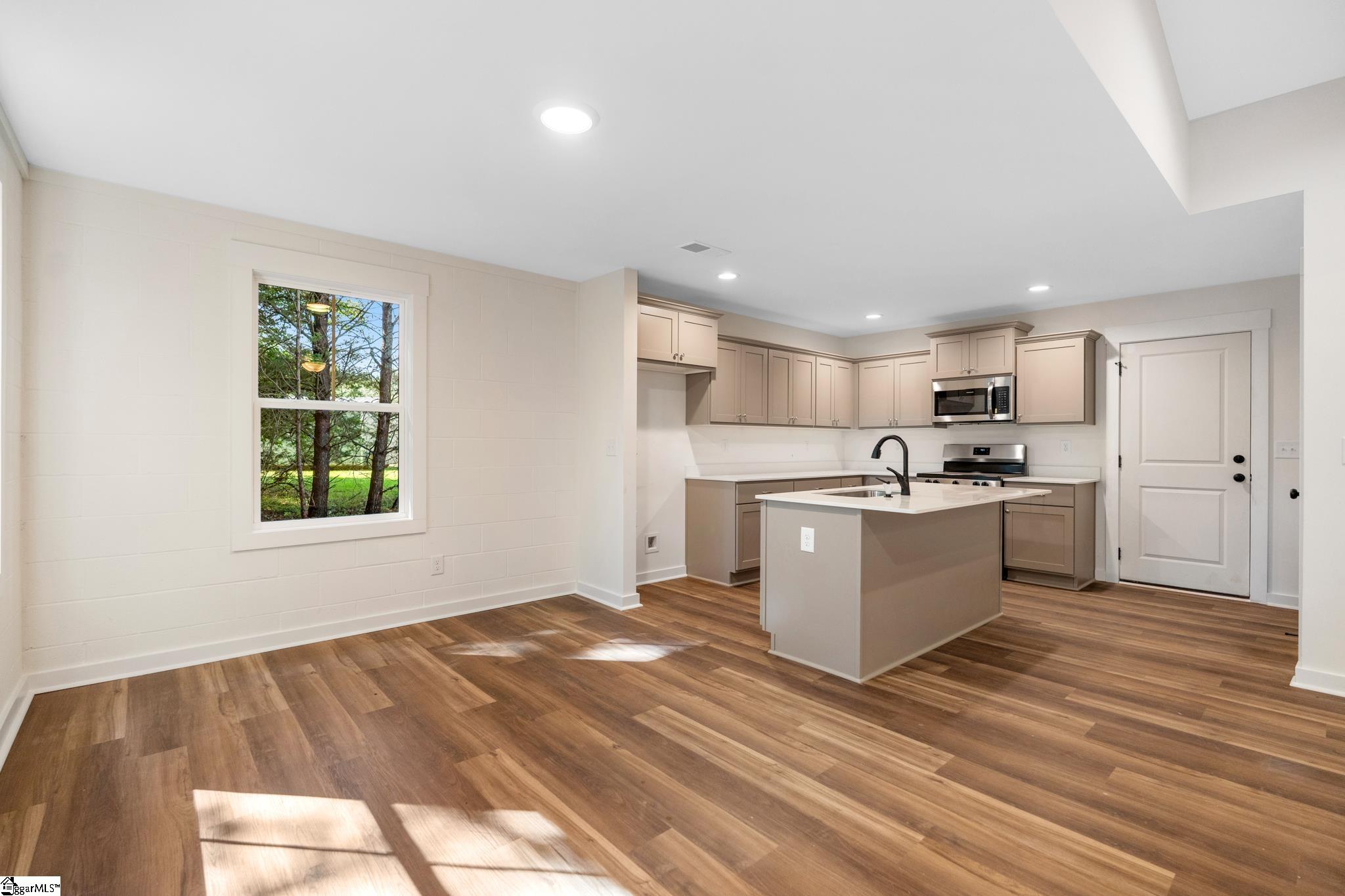410 N Palmetto Street Liberty, SC 29657