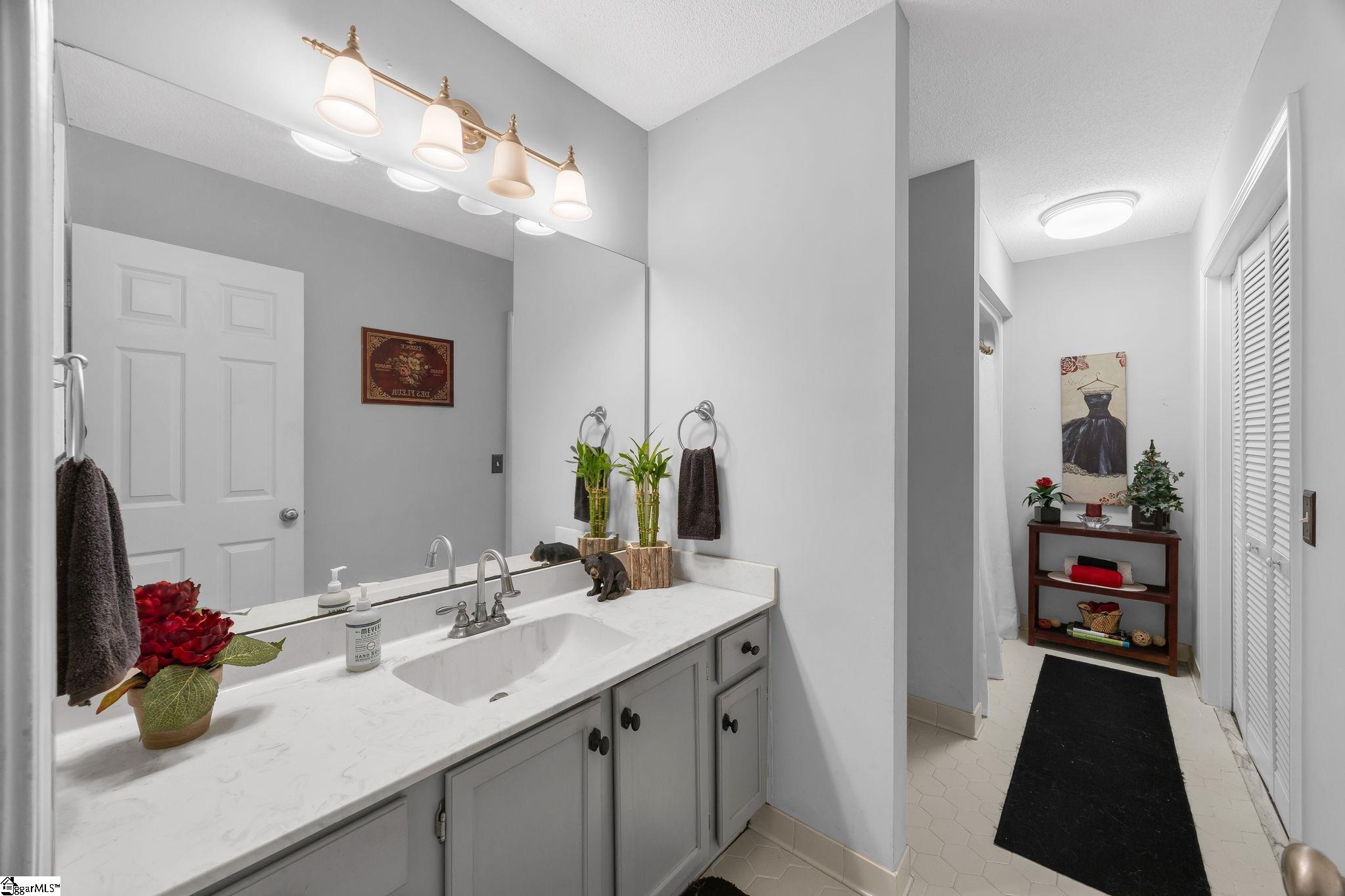 15 Creekside Way Greenville, SC 29609