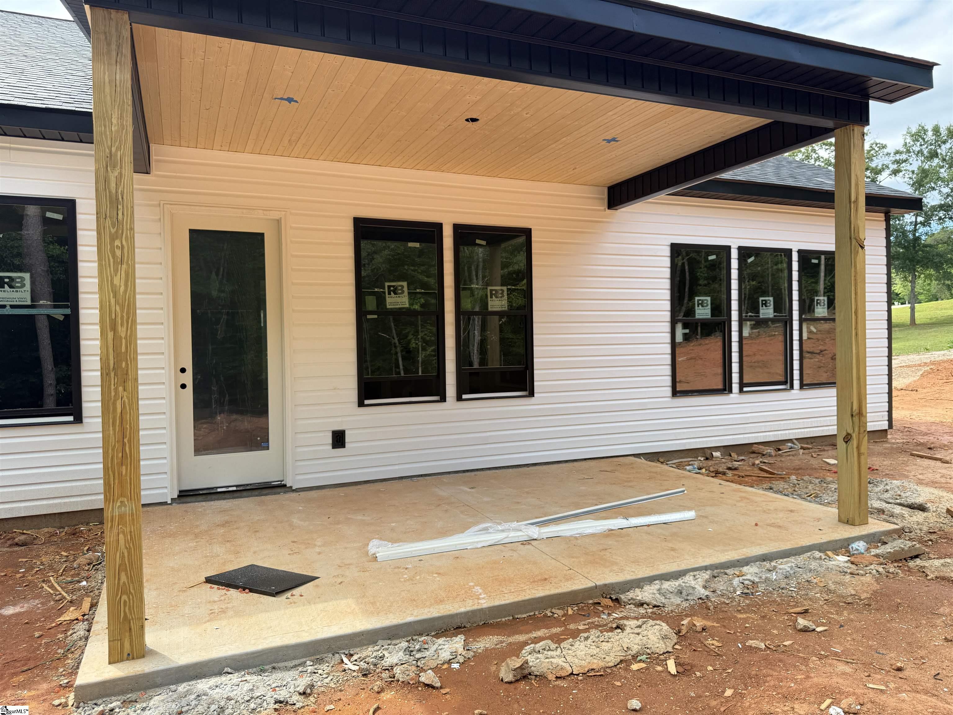 169 Lakeshore Drive Chesnee, SC 29323