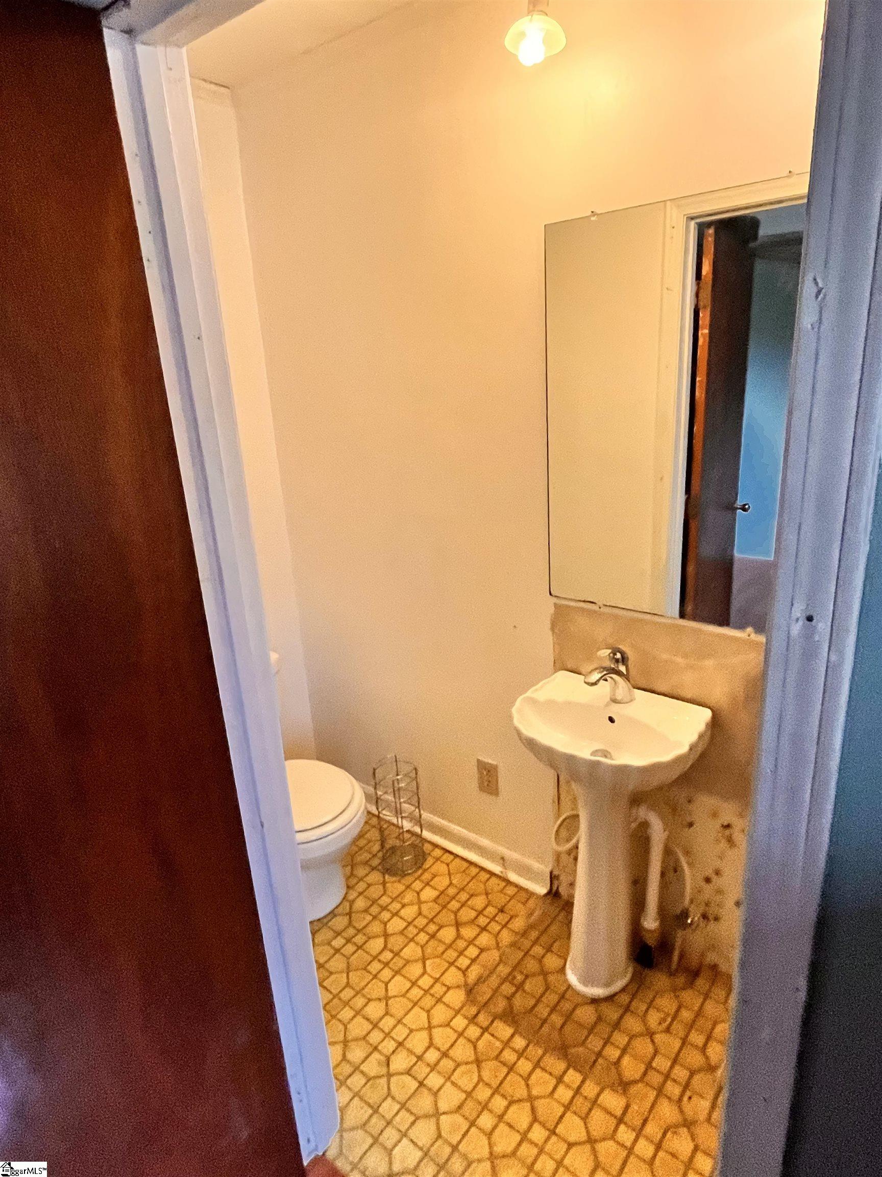 32 School Street Enoree, SC 29335