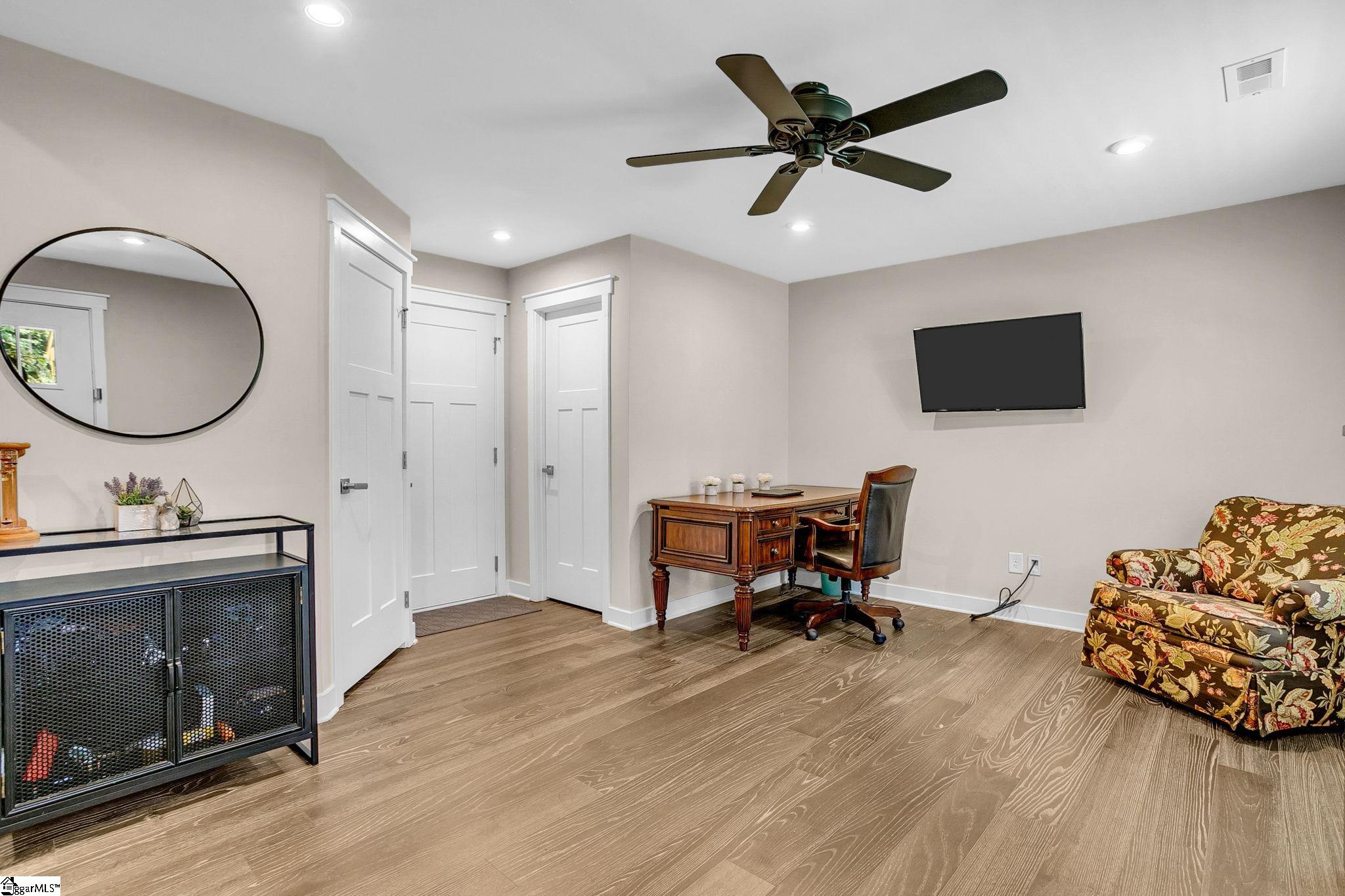 20 Rollins Avenue Greenville, SC 29607
