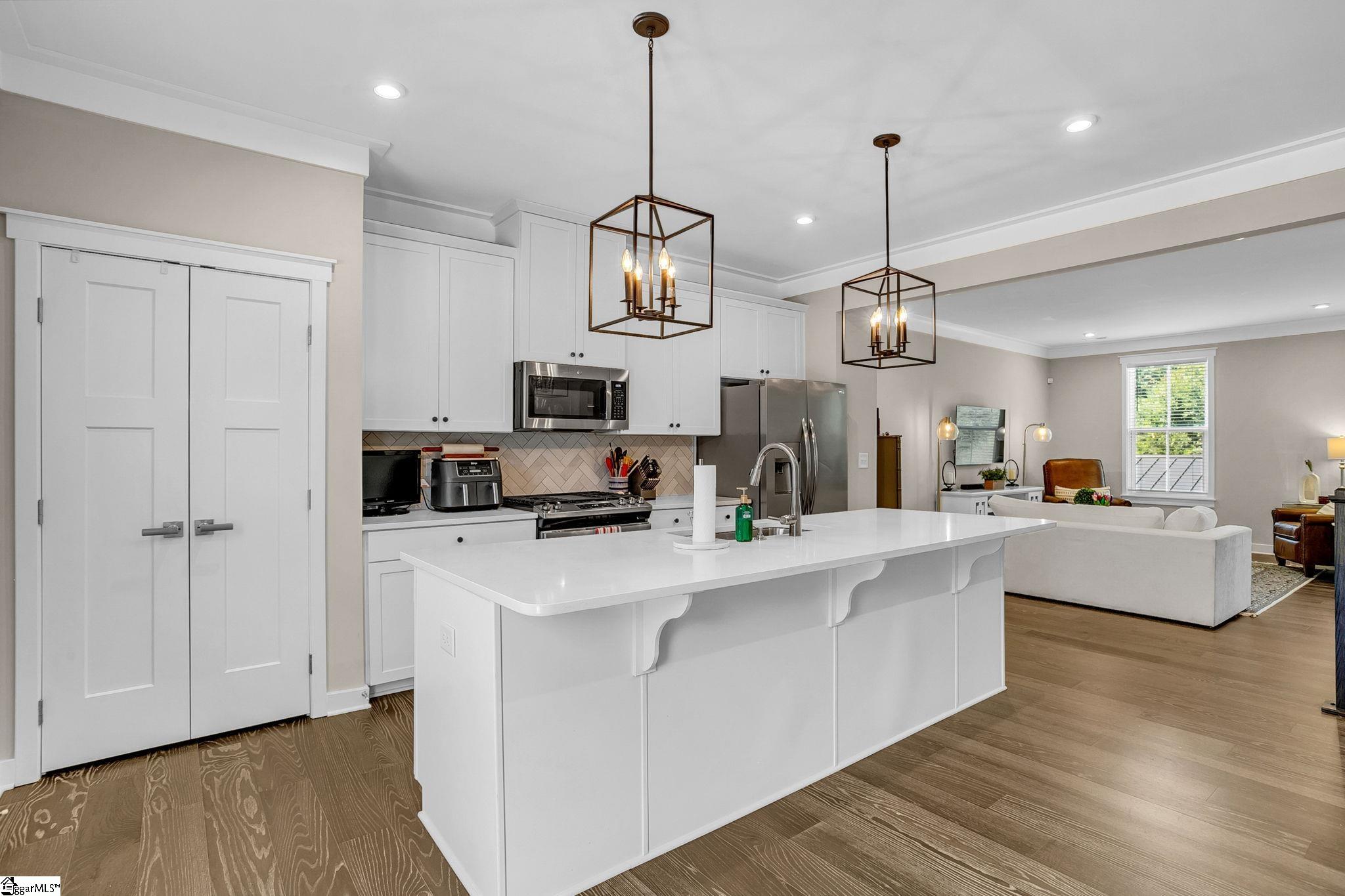 20 Rollins Avenue Greenville, SC 29607