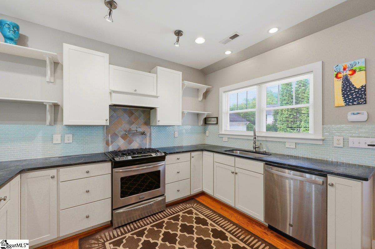 10 N Avondale Drive Greenville, SC 29609