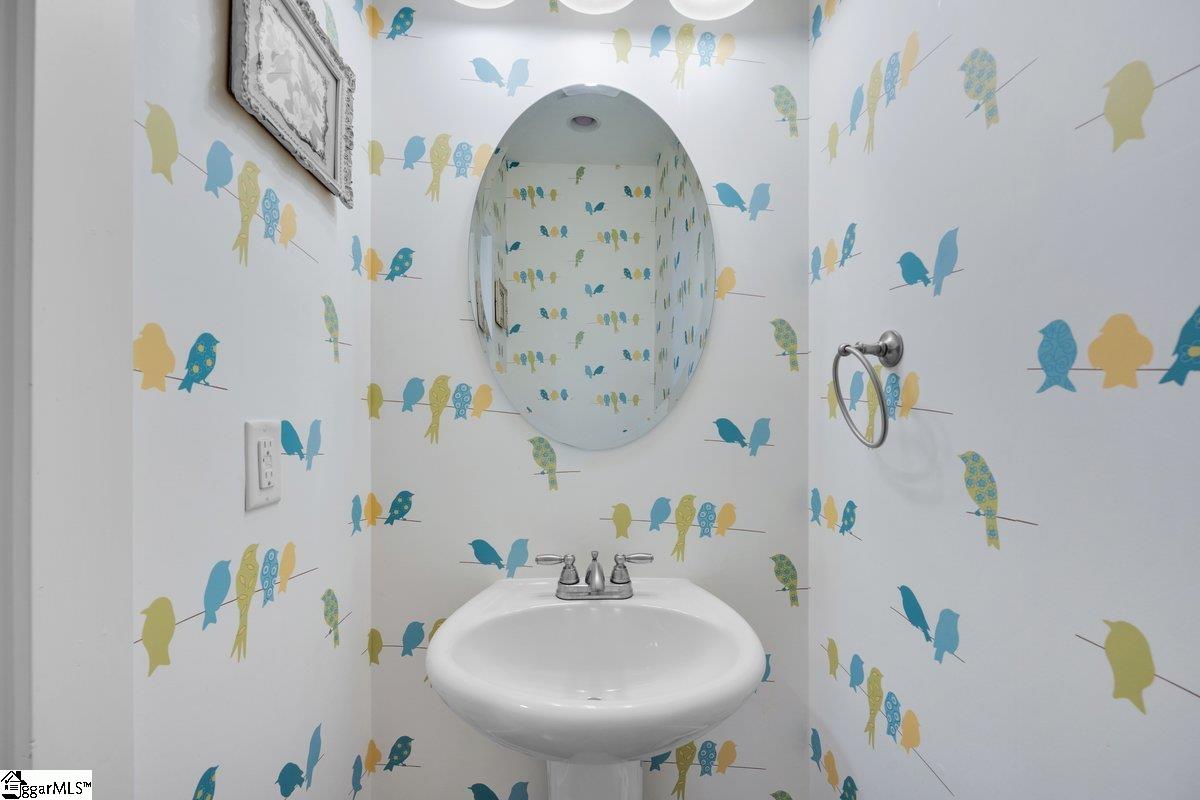 10 N Avondale Drive Greenville, SC 29609