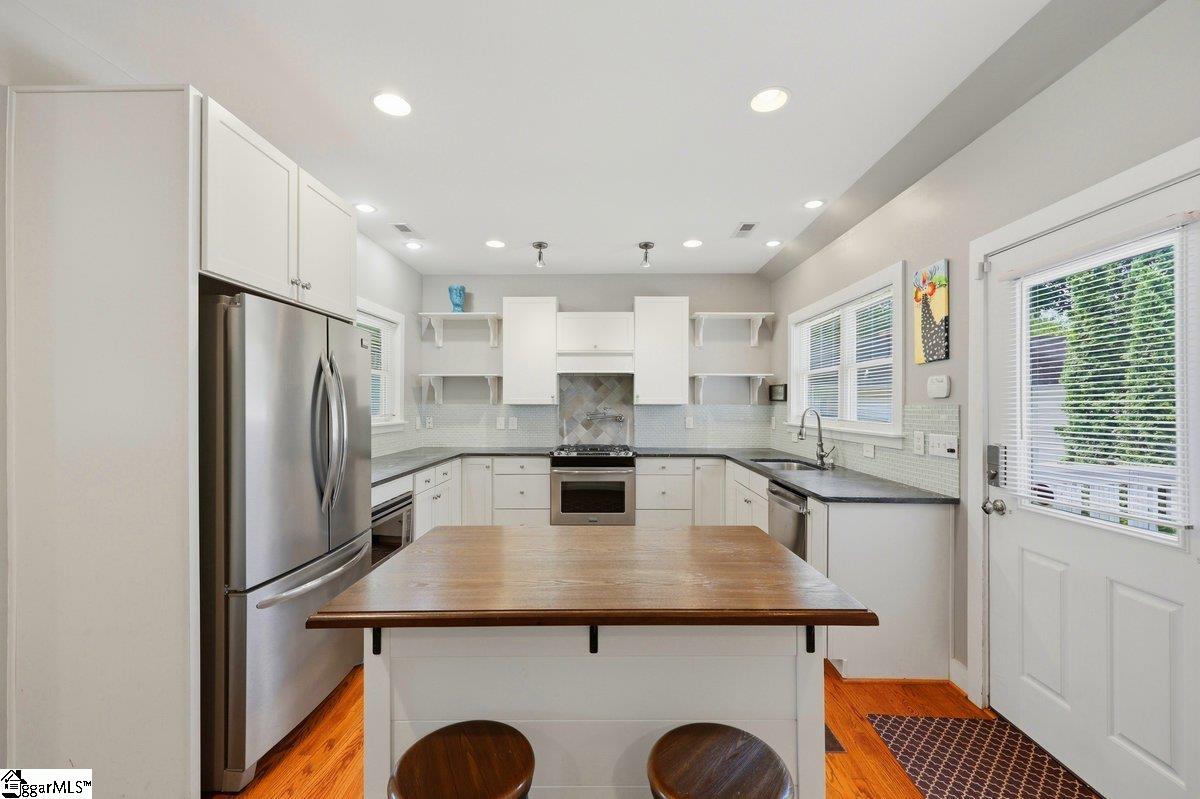 10 N Avondale Drive Greenville, SC 29609