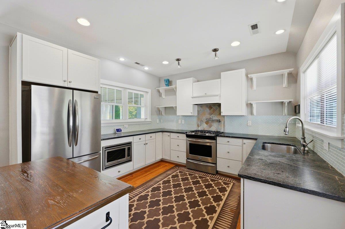 10 N Avondale Drive Greenville, SC 29609