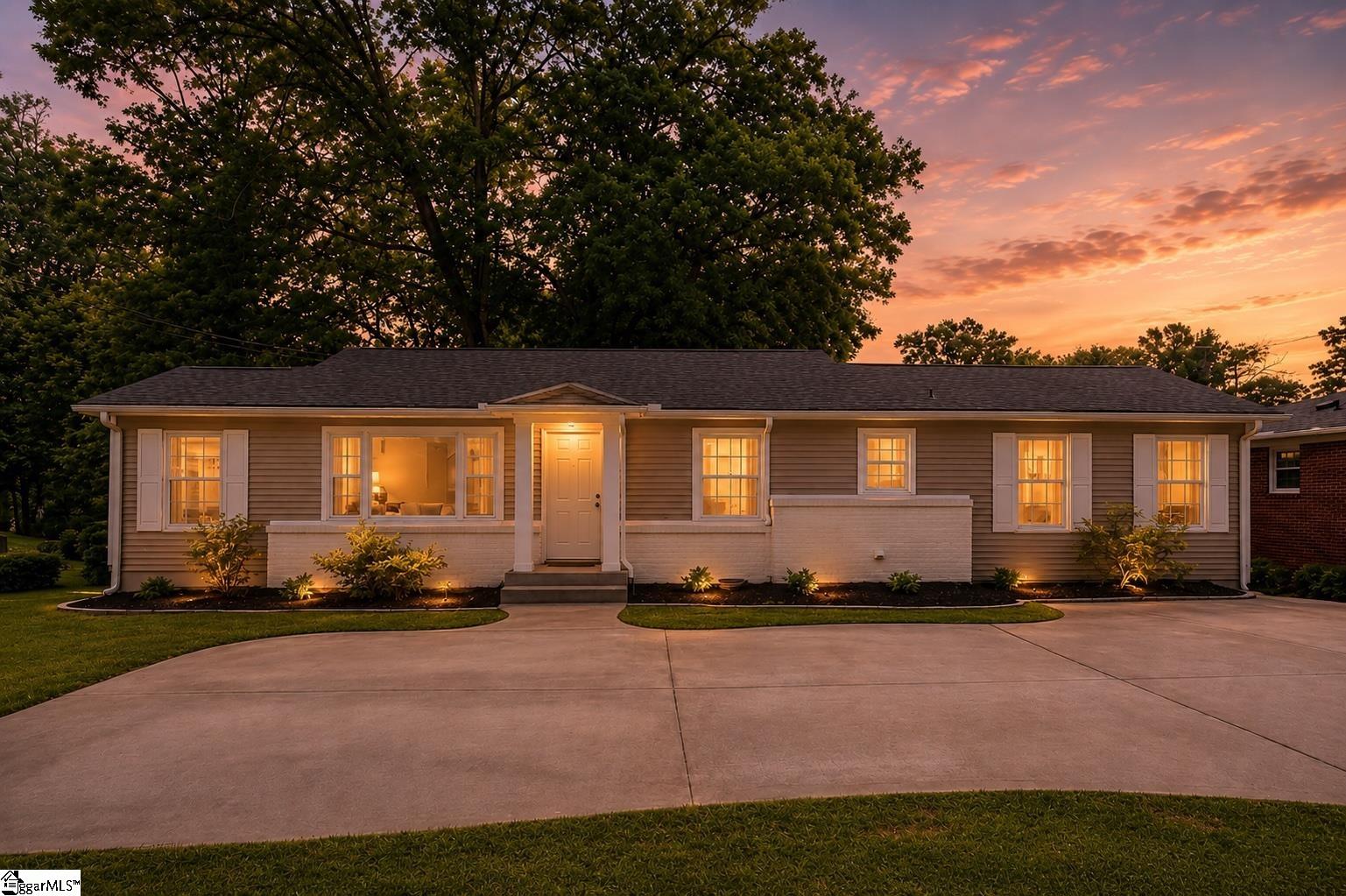 902 E Lee Road Taylors, SC 29687