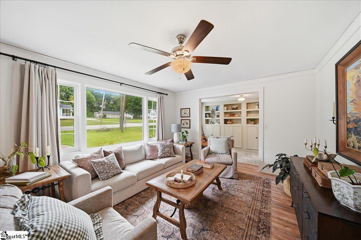 902 E Lee Road Taylors, SC 29687