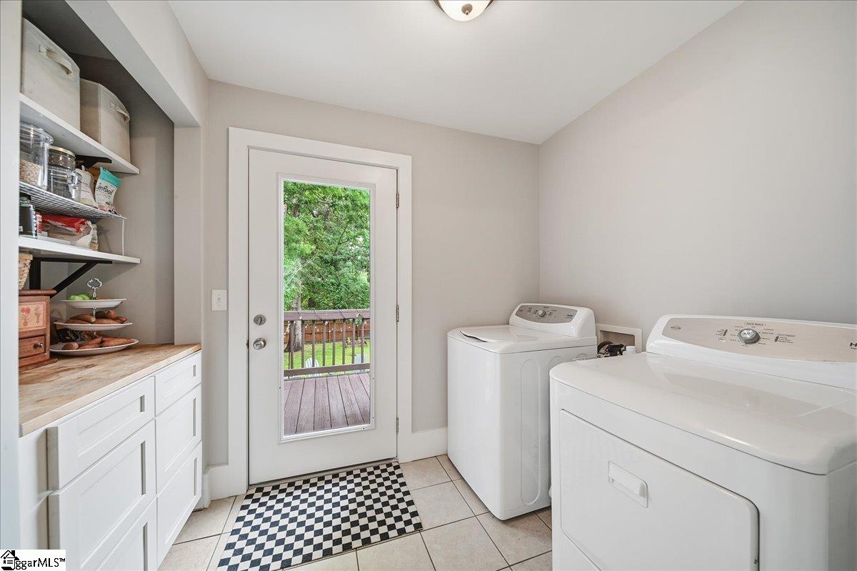 902 E Lee Road Taylors, SC 29687