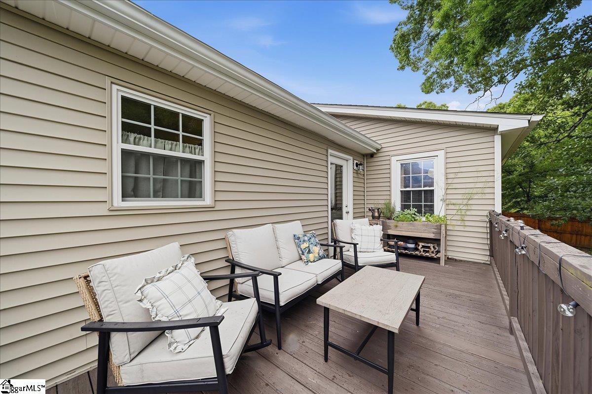 902 E Lee Road Taylors, SC 29687