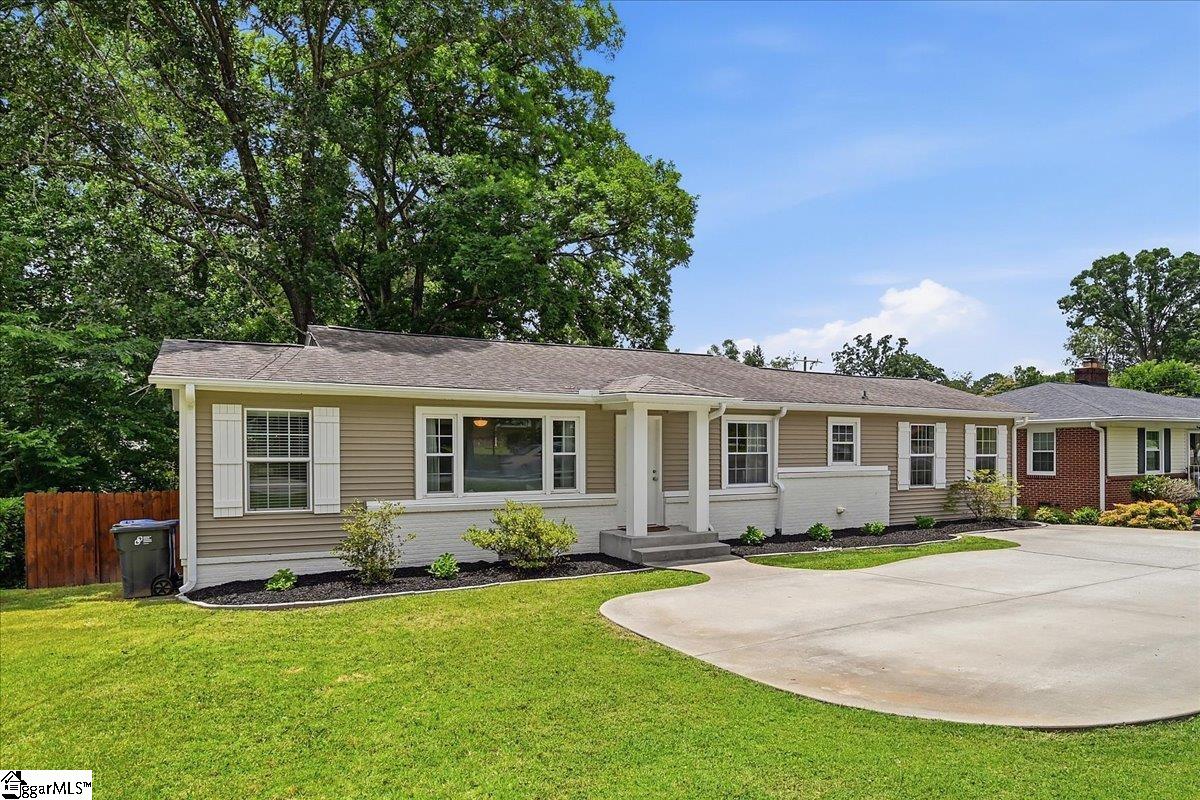 902 E Lee Road Taylors, SC 29687