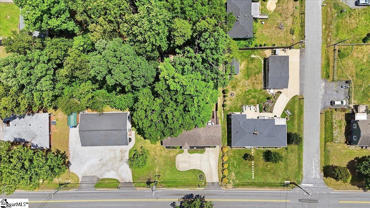 902 E Lee Road Taylors, SC 29687