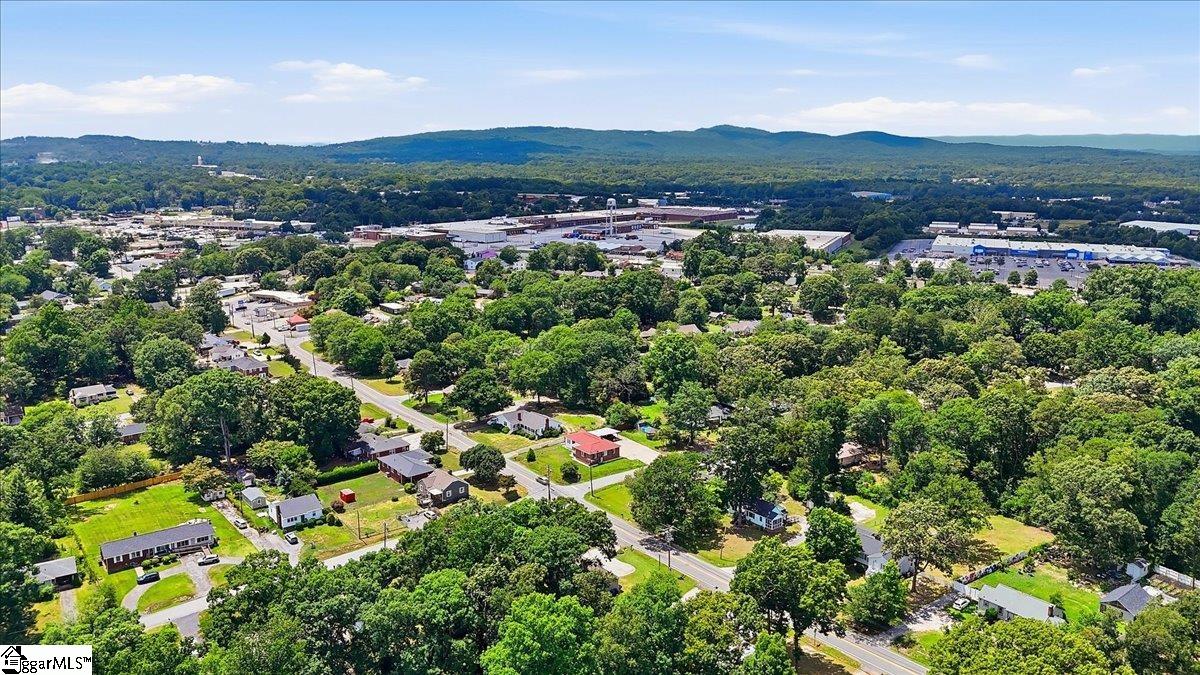 902 E Lee Road Taylors, SC 29687