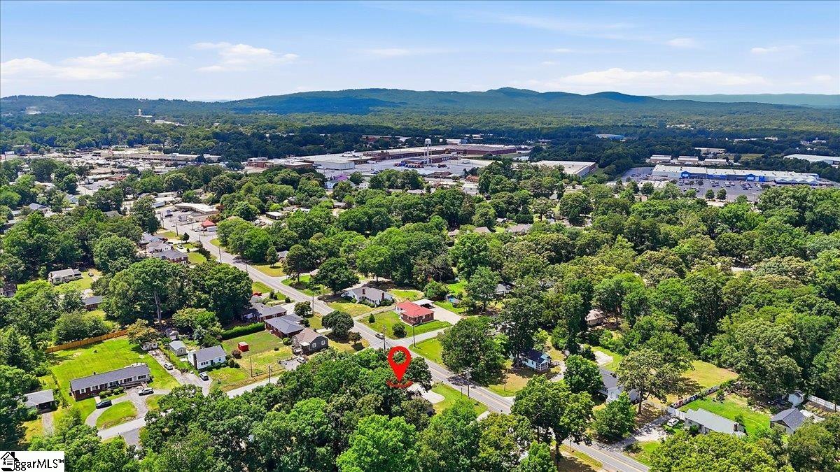 902 E Lee Road Taylors, SC 29687