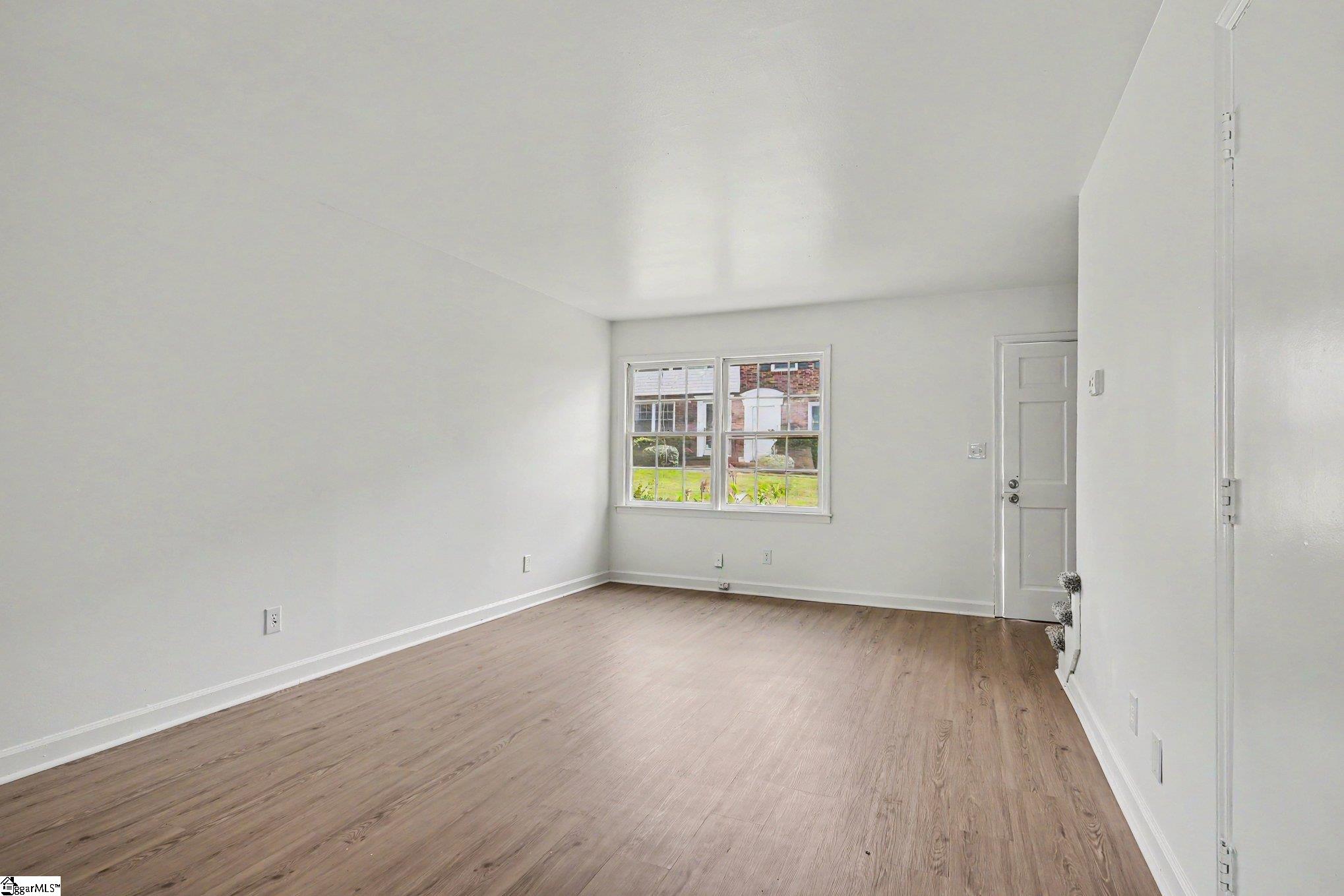 1446 Dover Road Spartanburg, SC 29301
