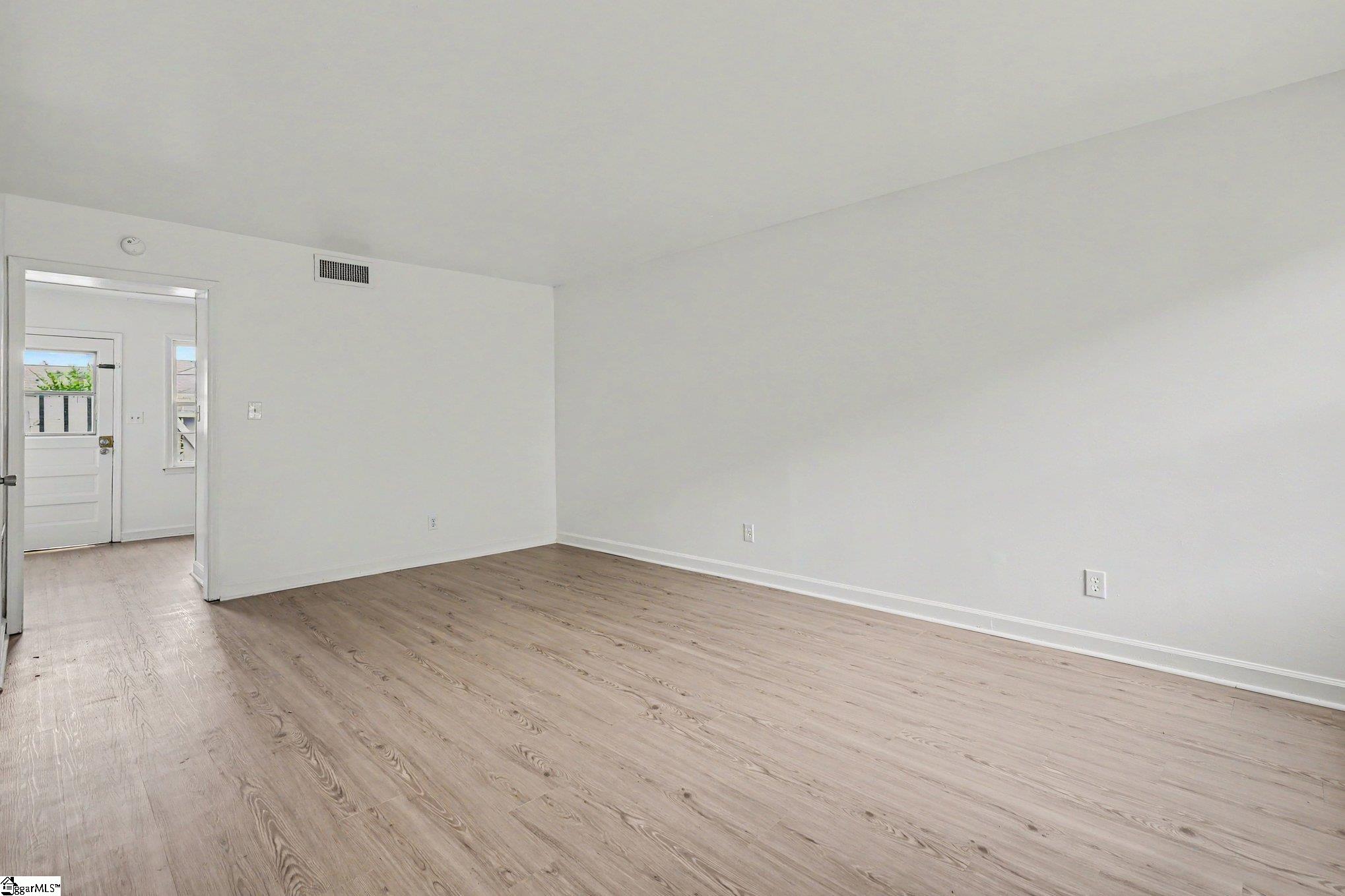 1446 Dover Road Spartanburg, SC 29301