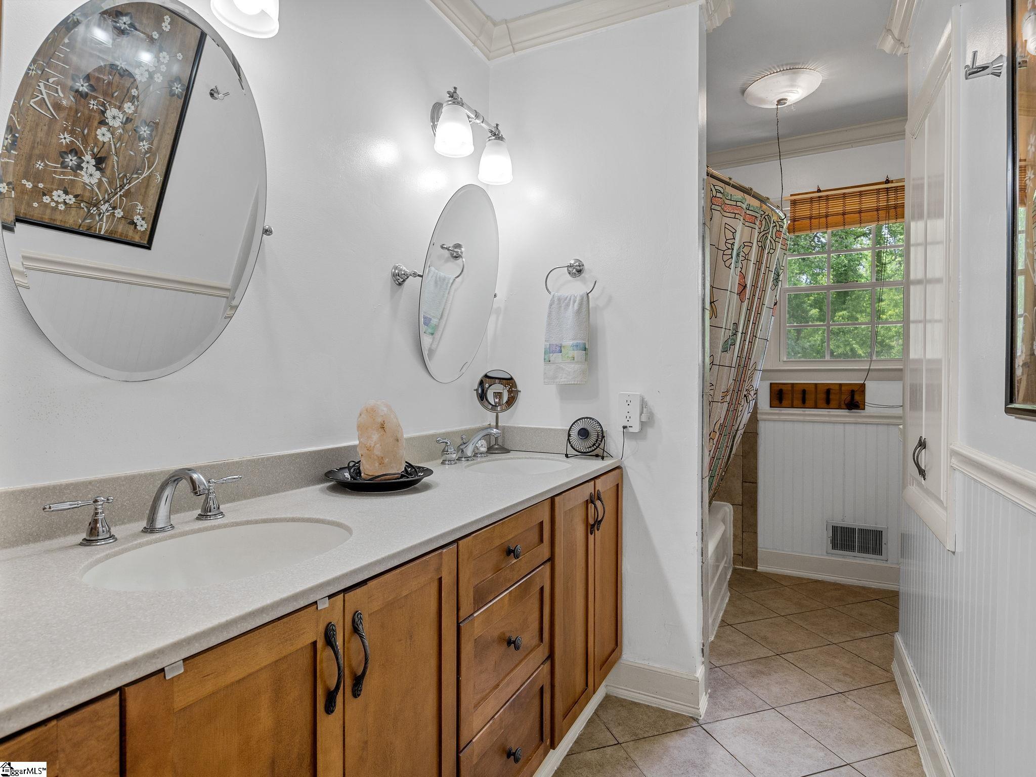 246 Holly Drive Spartanburg, SC 29301