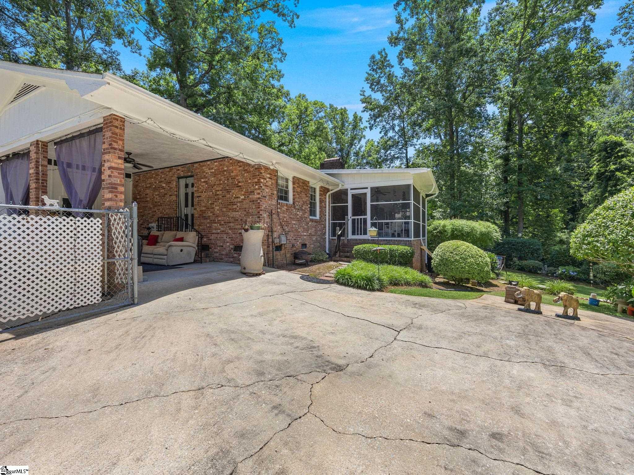 246 Holly Drive Spartanburg, SC 29301