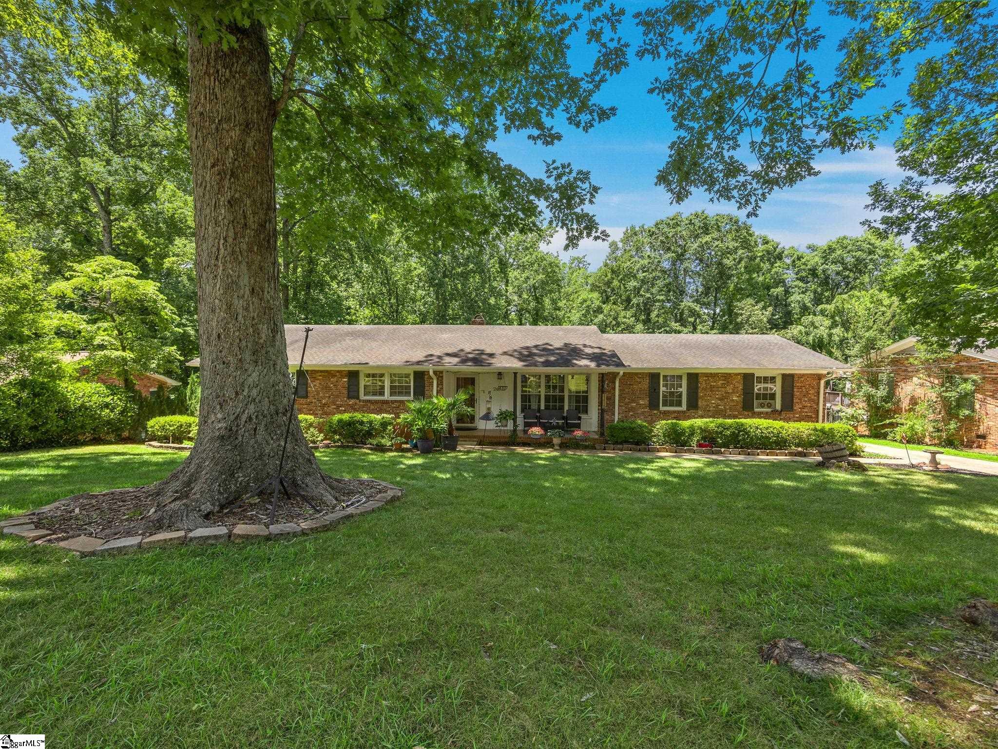 246 Holly Drive Spartanburg, SC 29301