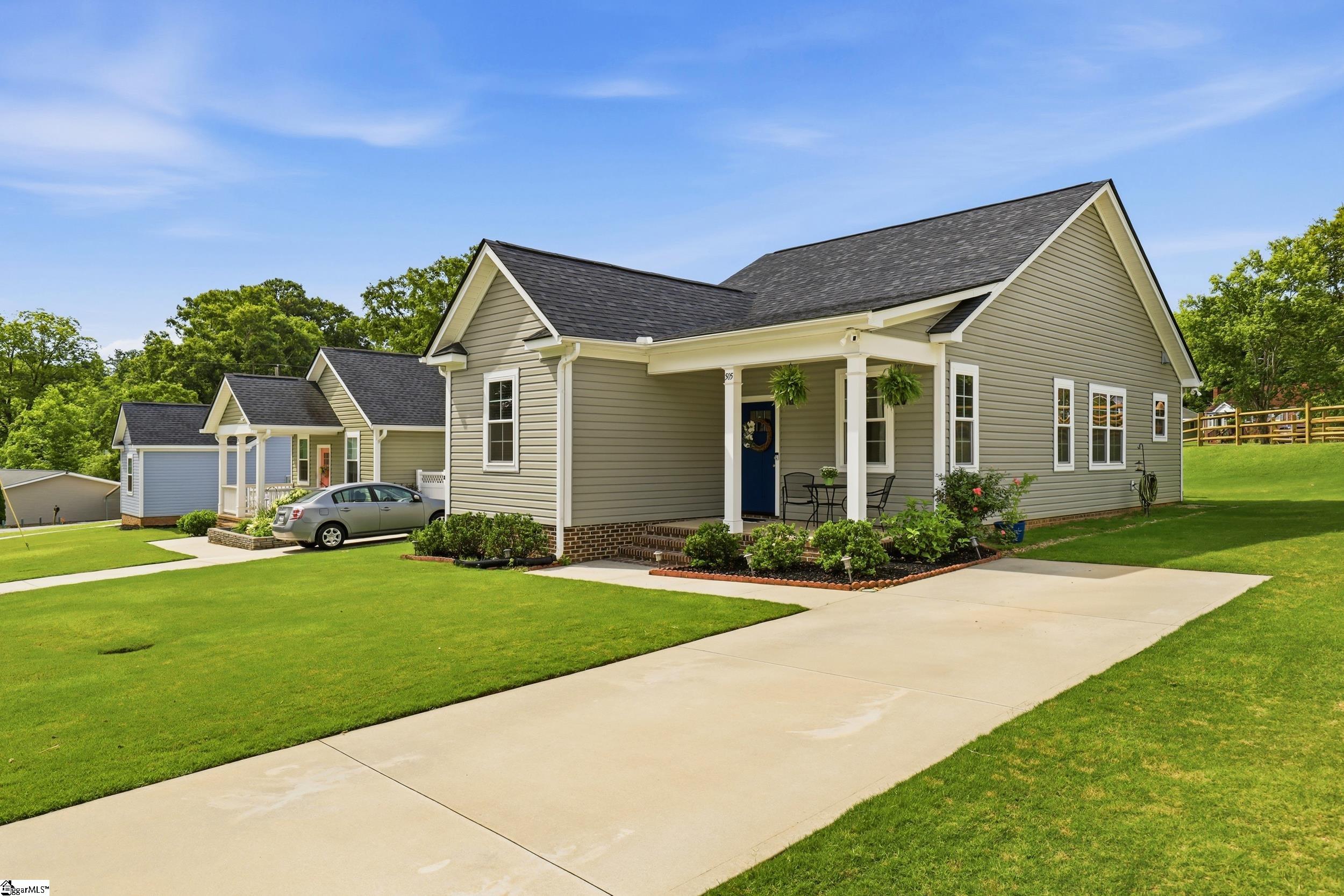 505 W D Street Easley, SC 29640