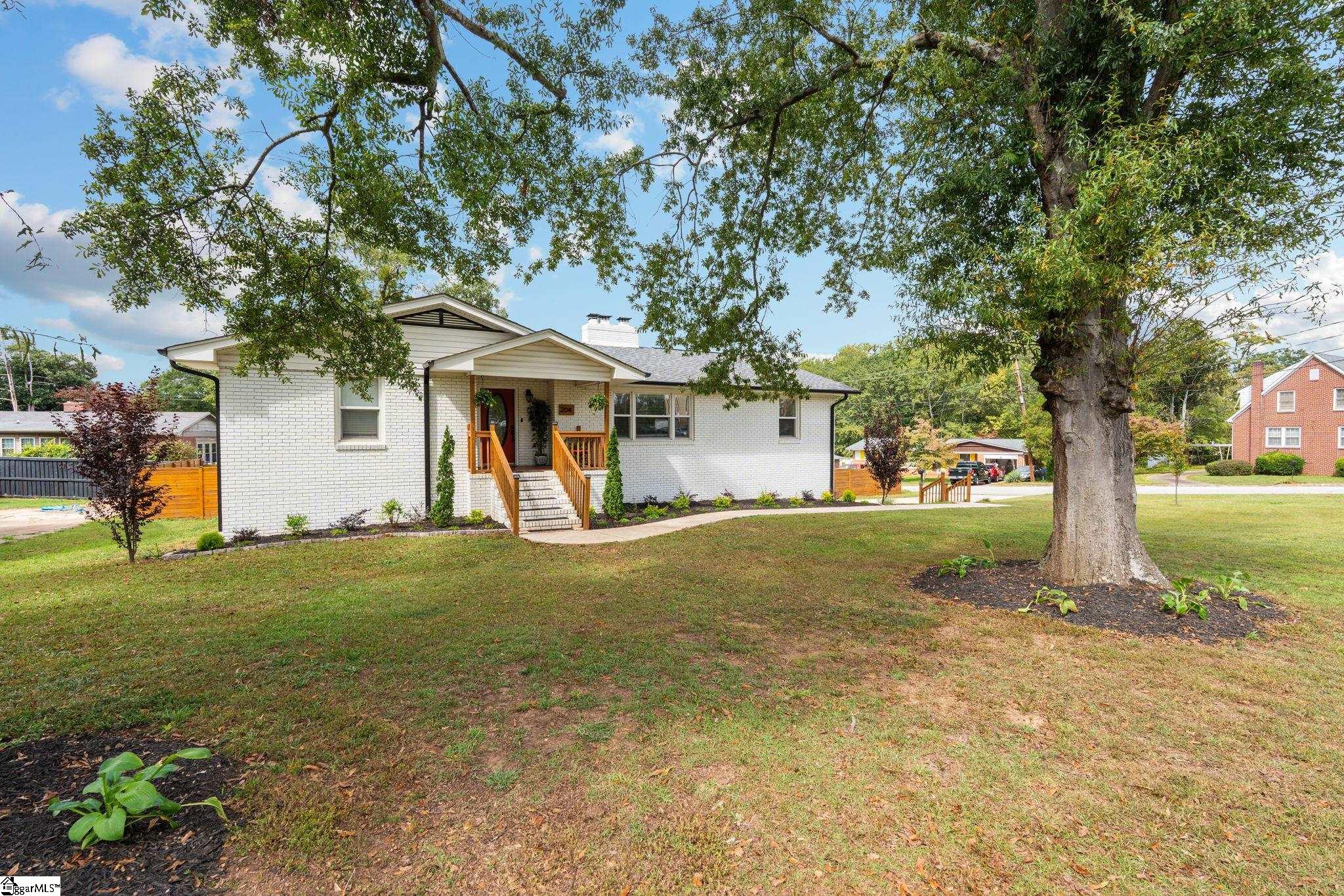 204 Greenacre Road Greenville, SC 29607
