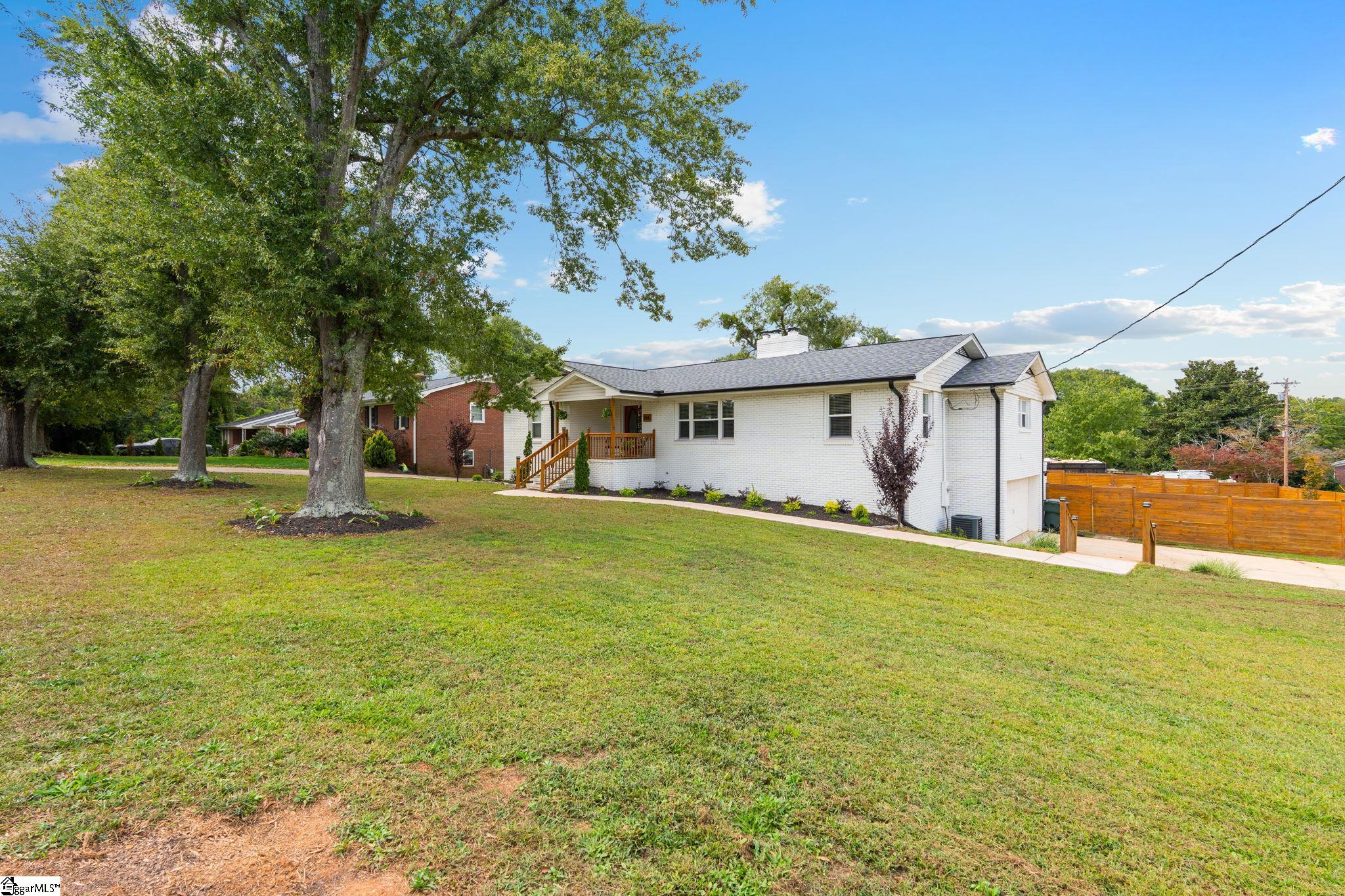 204 Greenacre Road Greenville, SC 29607