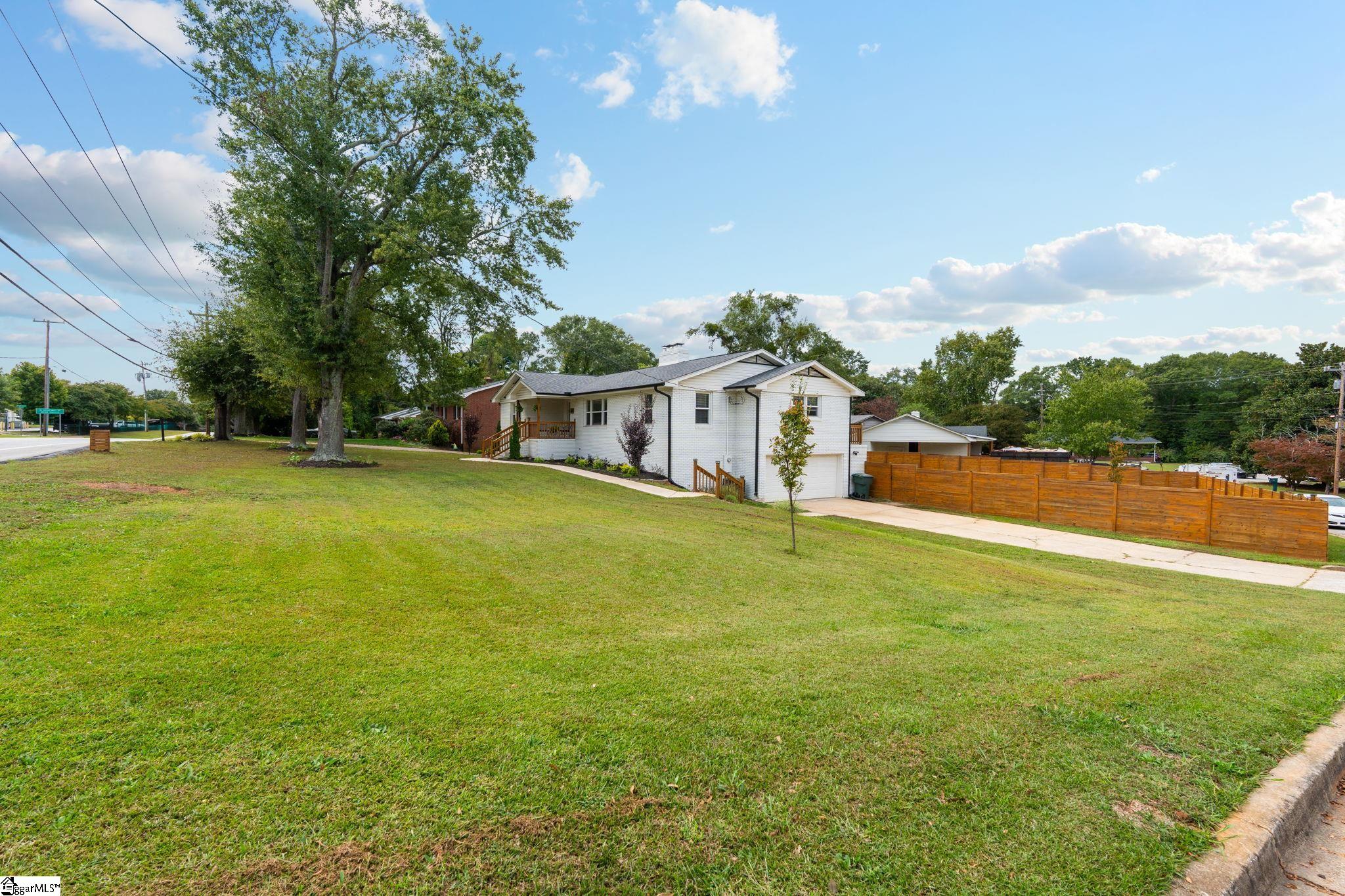 204 Greenacre Road Greenville, SC 29607