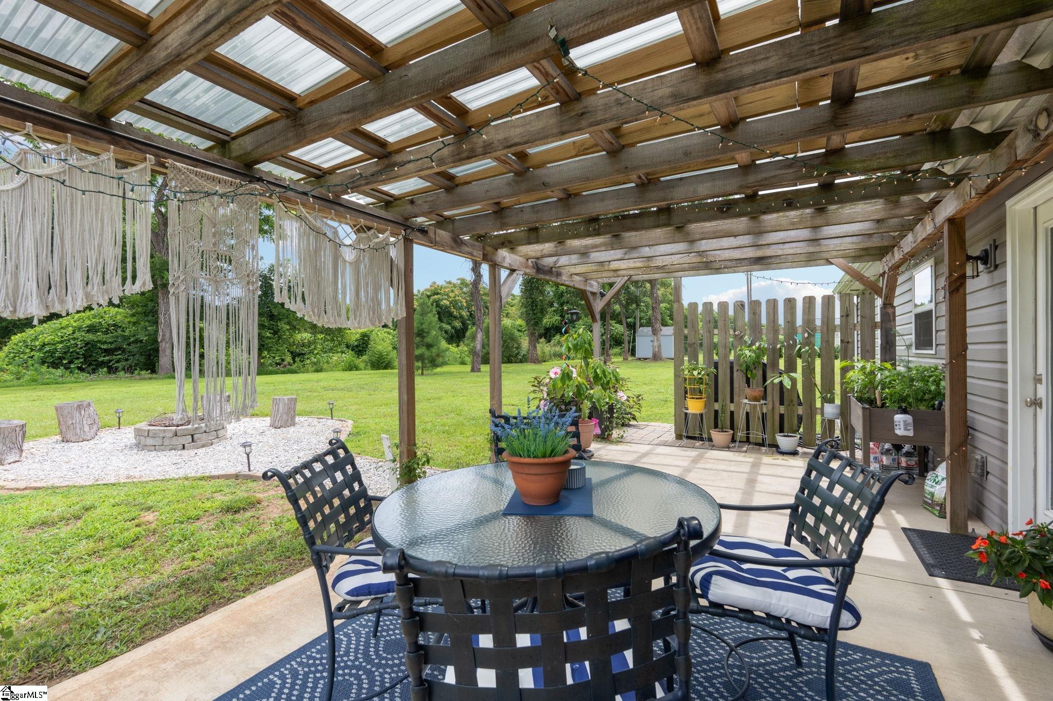 7607 S Old Laurens Road Gray Court, SC 29645