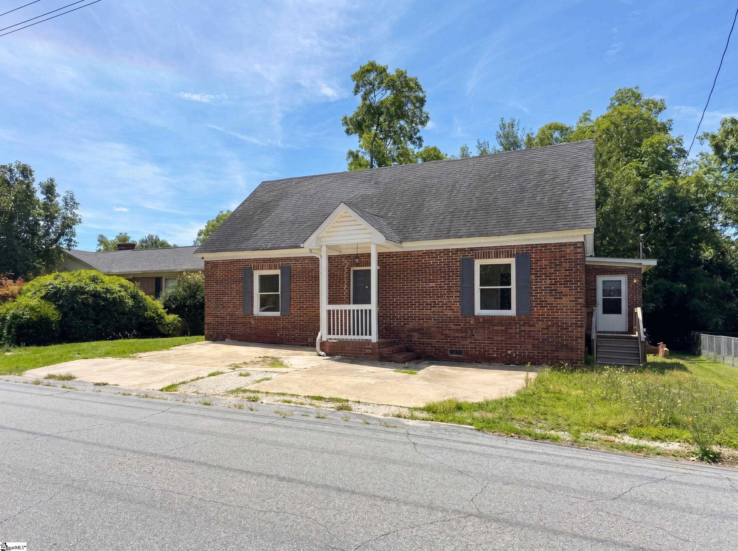 202 E Centennial Street Clinton, SC 29325