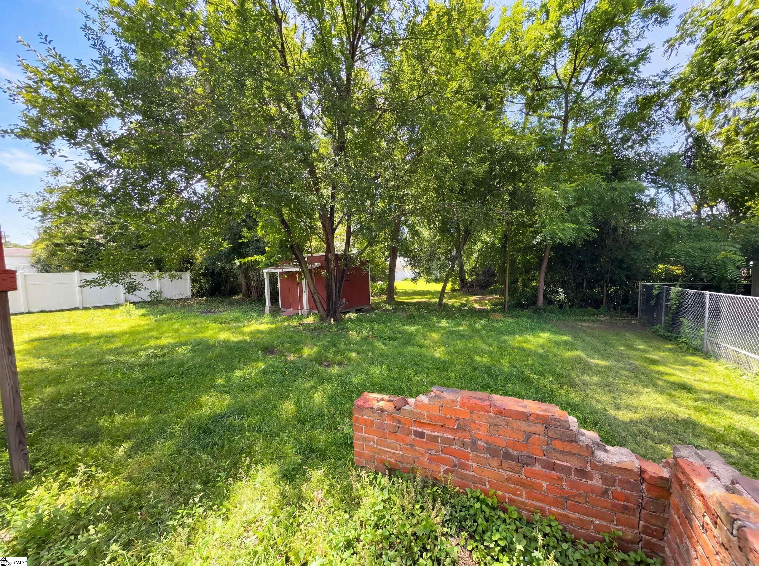 202 E Centennial Street Clinton, SC 29325