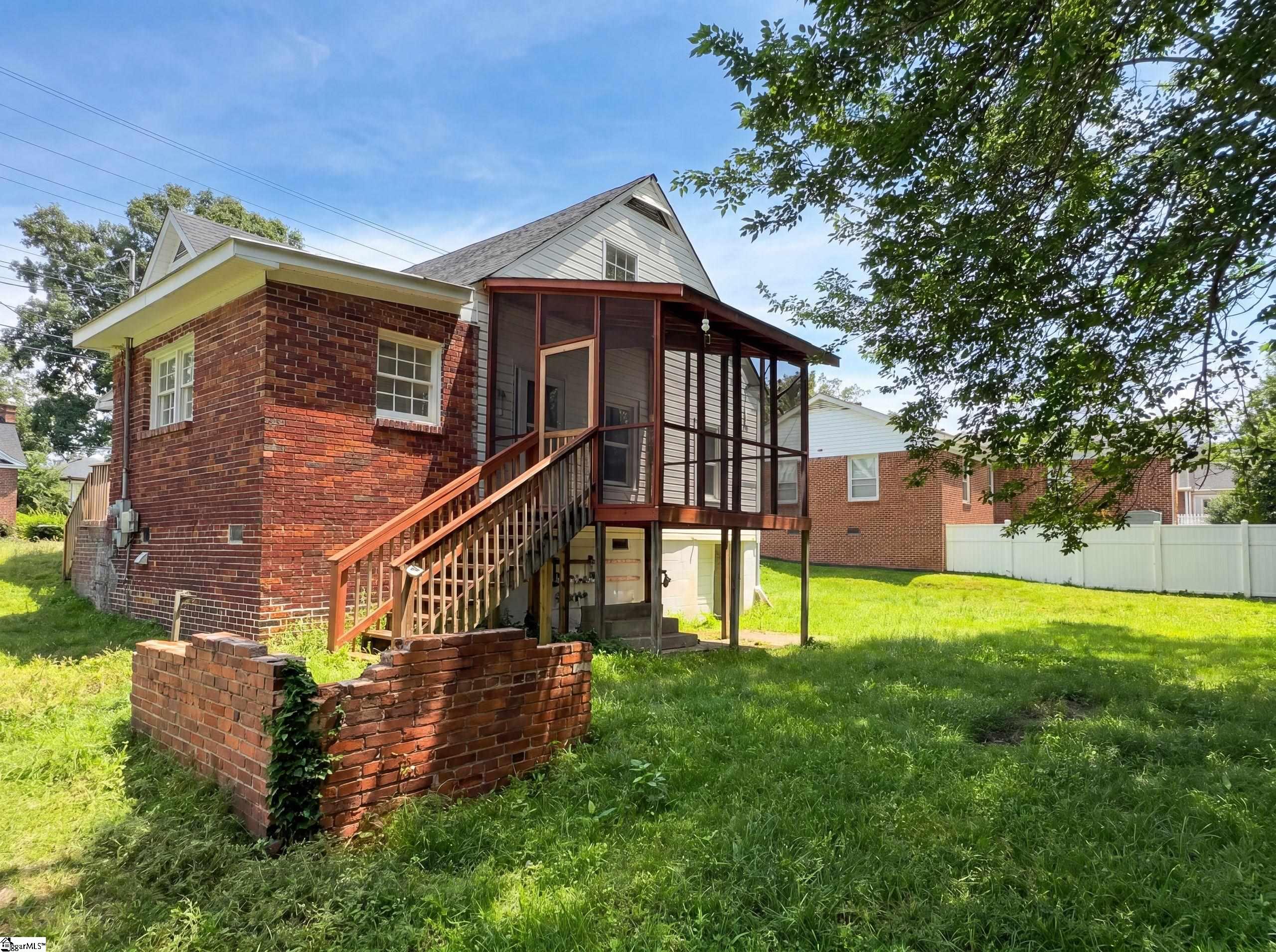 202 E Centennial Street Clinton, SC 29325