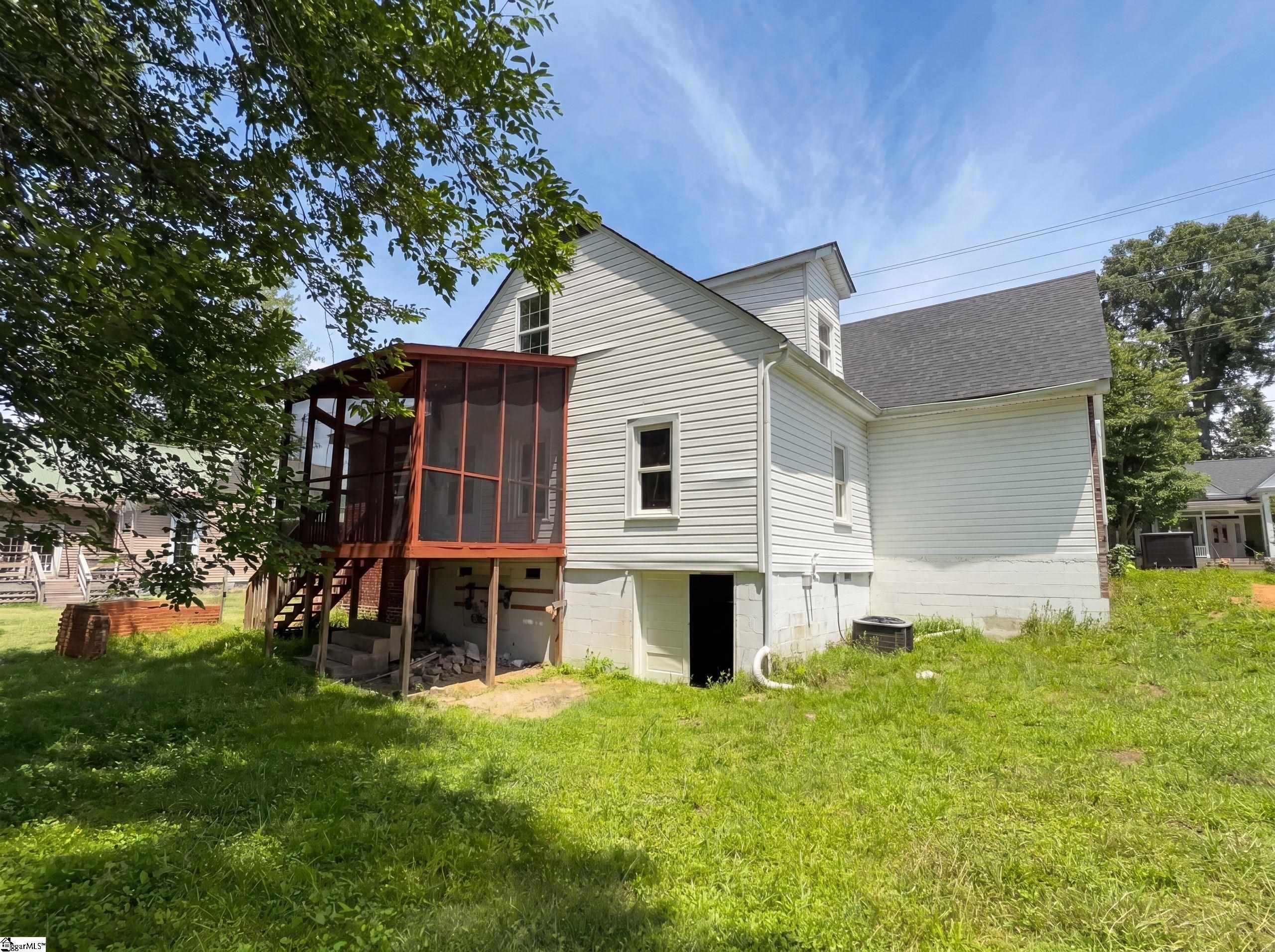 202 E Centennial Street Clinton, SC 29325