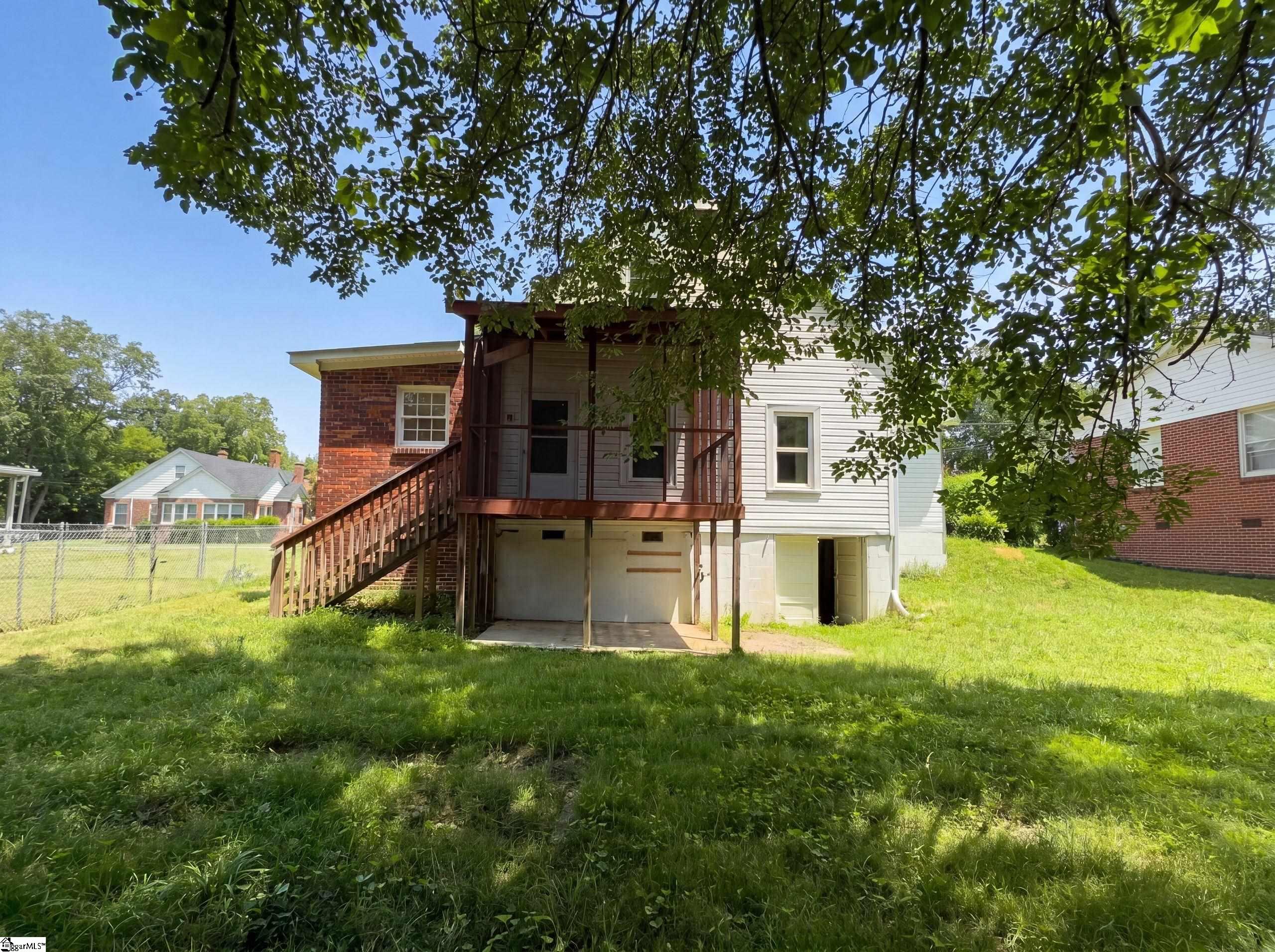 202 E Centennial Street Clinton, SC 29325