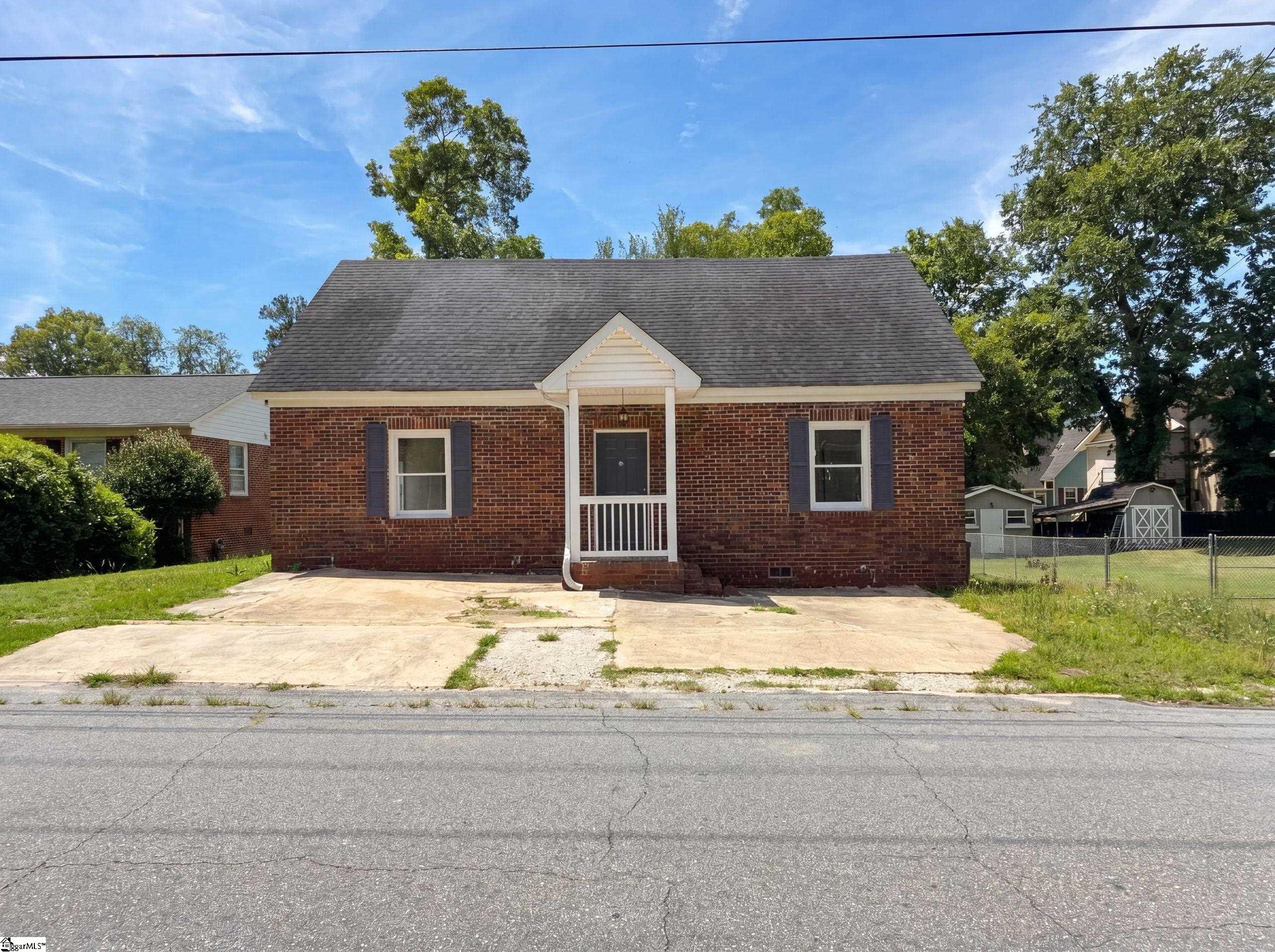 202 E Centennial Street Clinton, SC 29325
