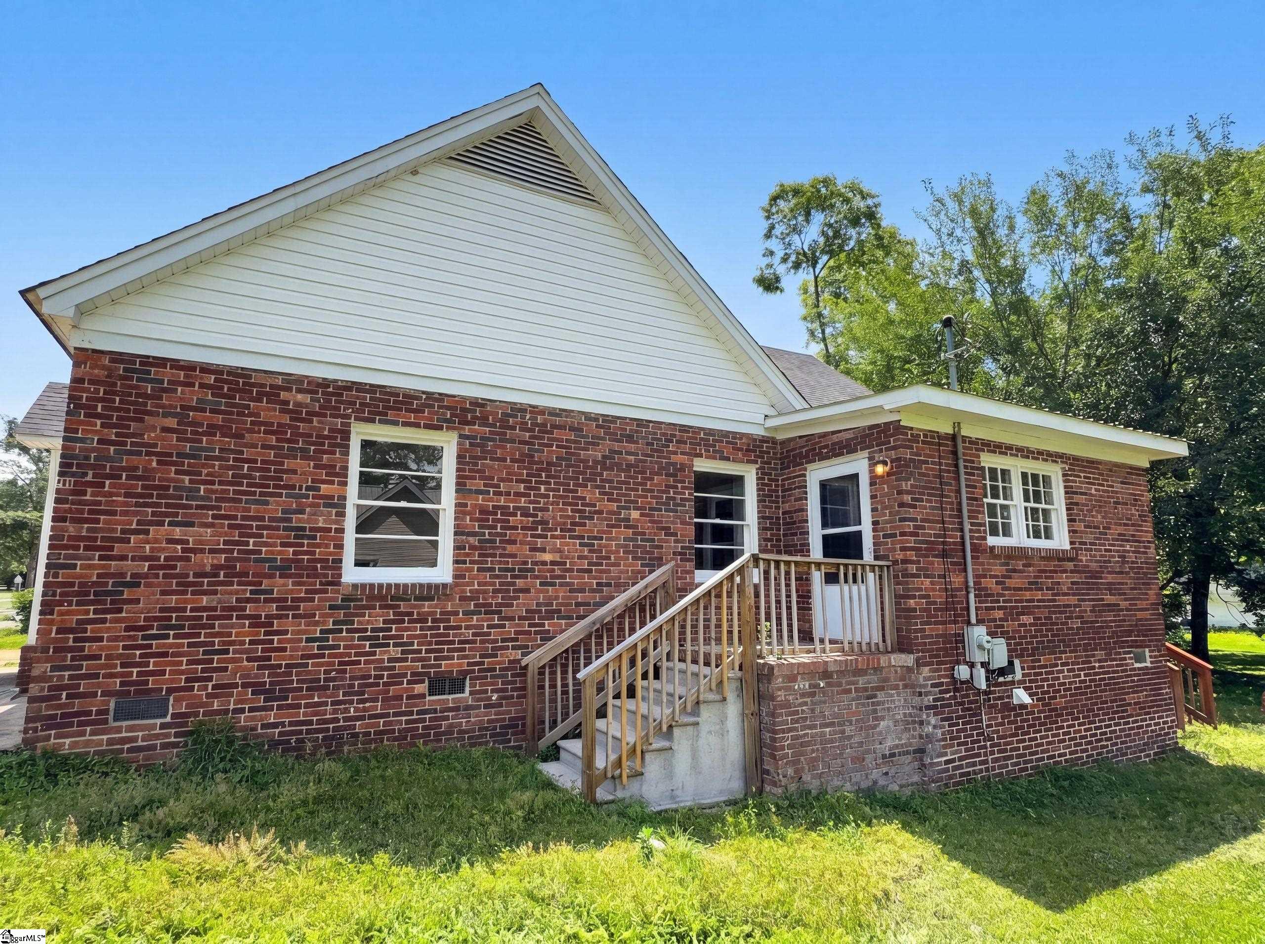 202 E Centennial Street Clinton, SC 29325