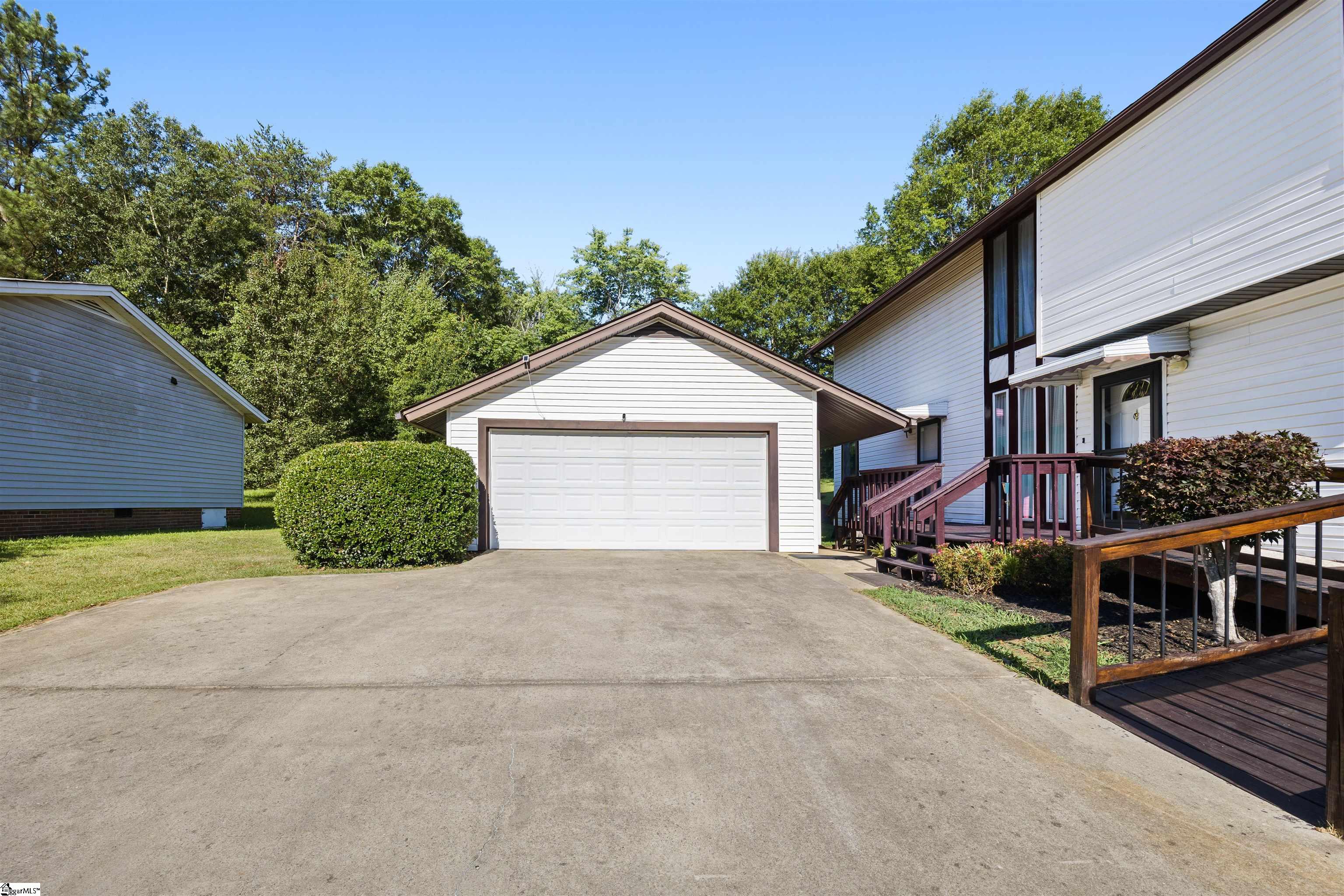 1105 Charter Oak Drive Taylors, SC 29687-4404