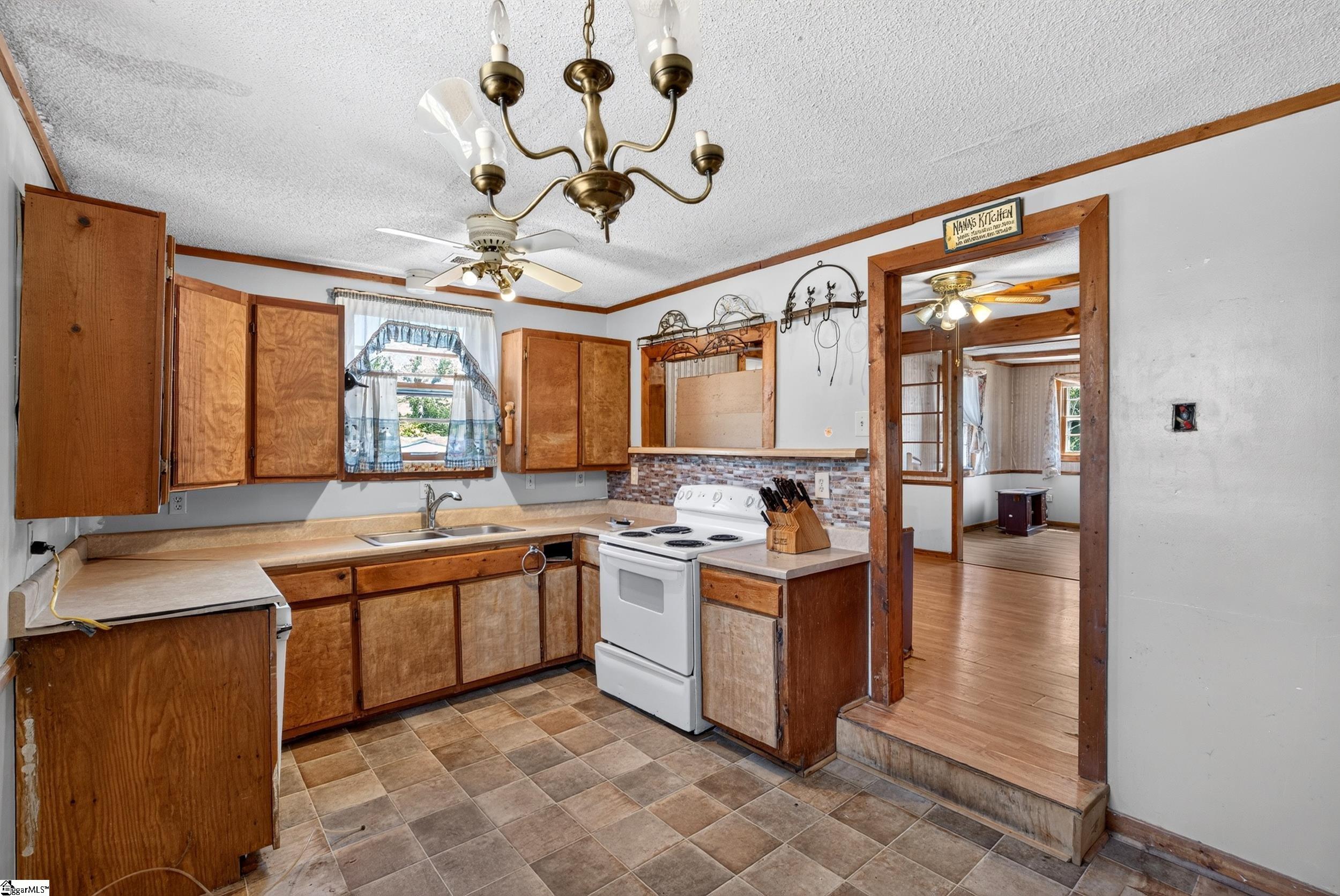 121 Hadden Heights Road Spartanburg, SC 29301