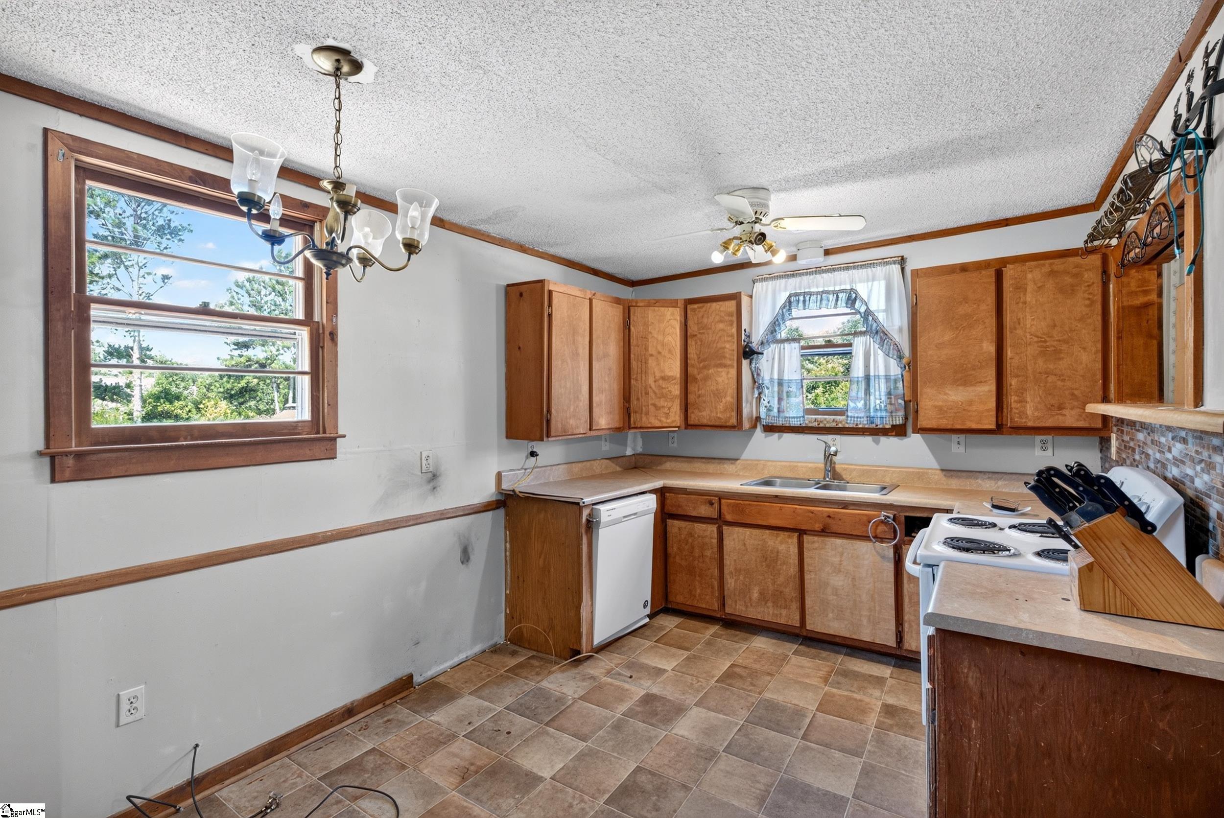 121 Hadden Heights Road Spartanburg, SC 29301