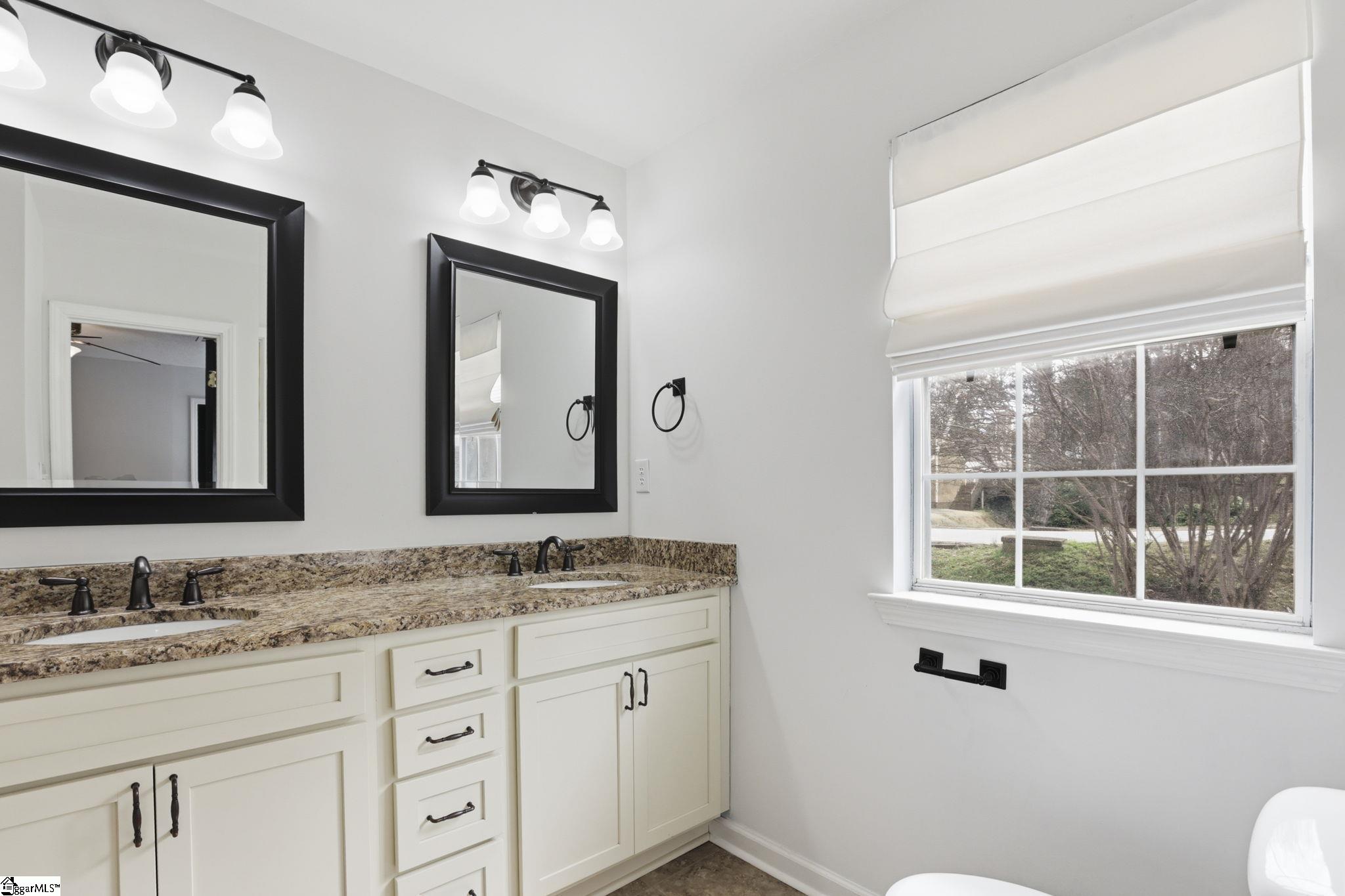 1301 Winding Way Taylors, SC 29687-4449