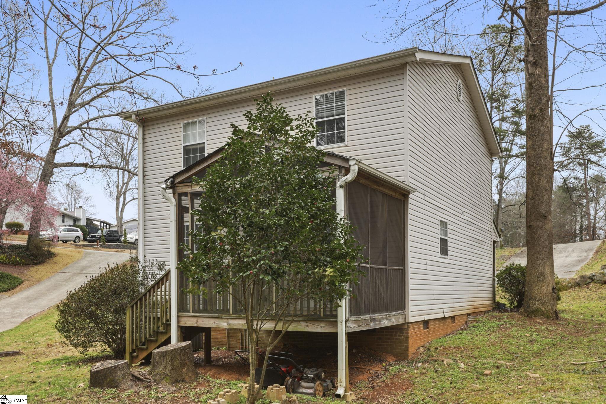 1301 Winding Way Taylors, SC 29687-4449