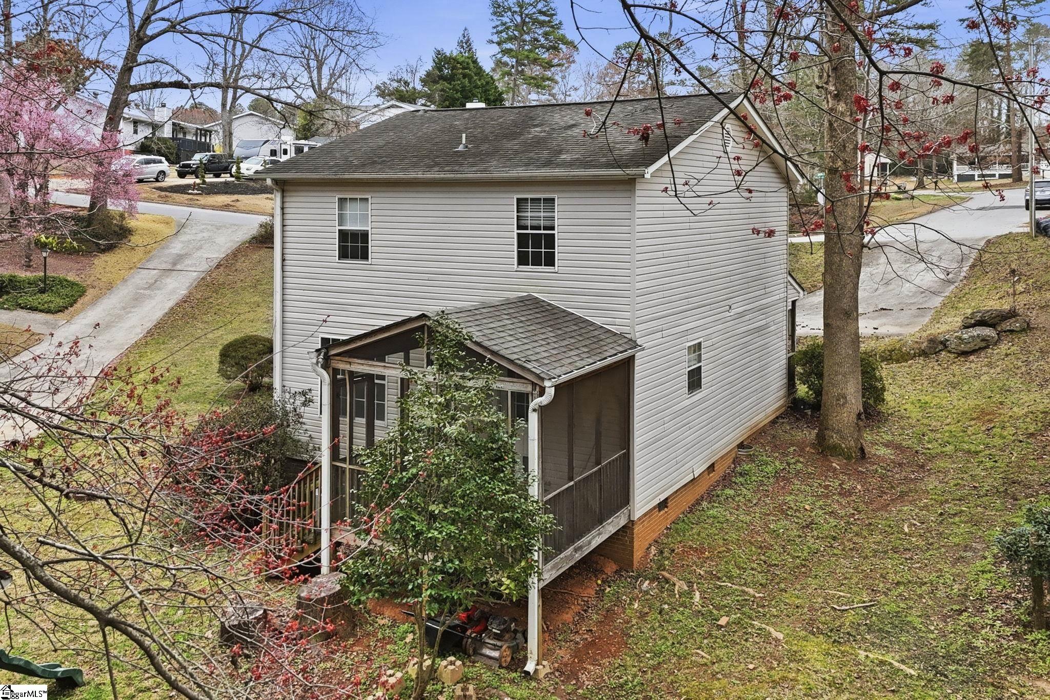 1301 Winding Way Taylors, SC 29687-4449