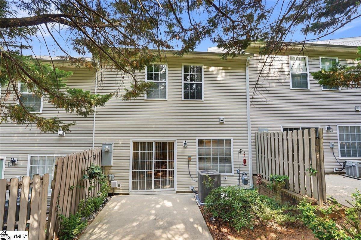 16 Rock Side Court Greenville, SC 29615